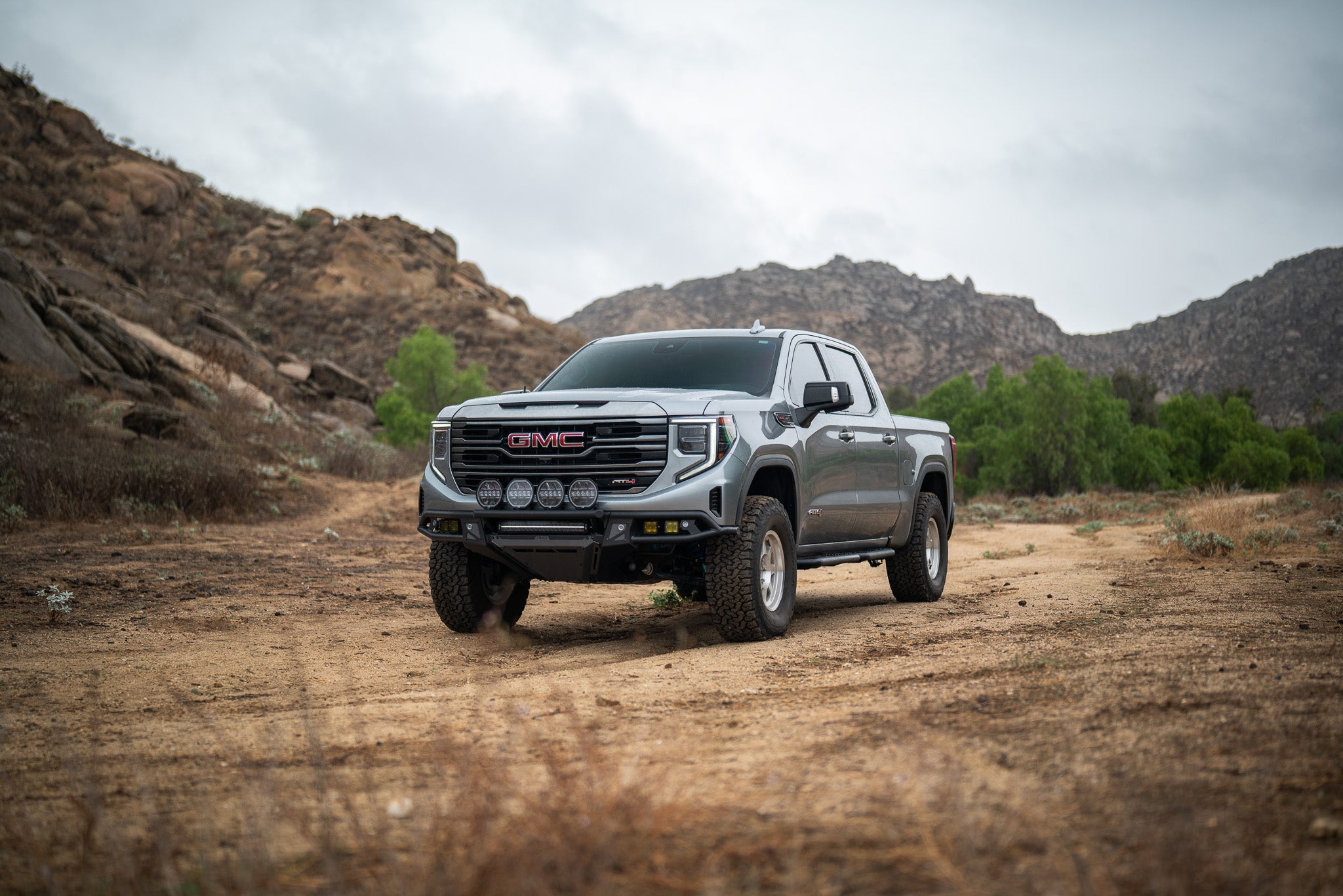 2022-up-GMC-Sierra-1500-Tube-Front-Bumper-installed-12 - NVMOS