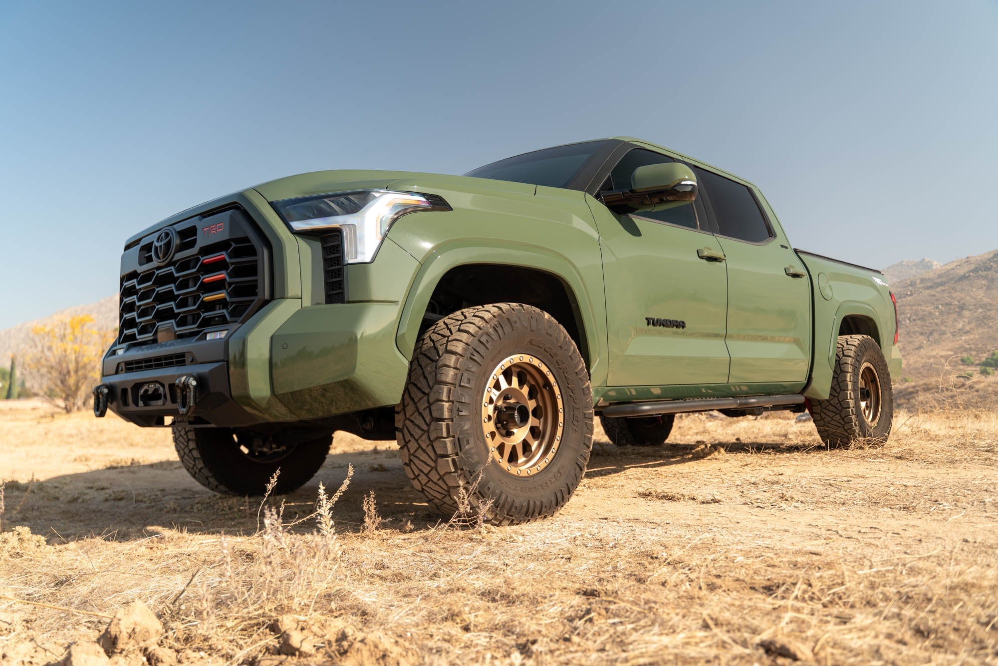 2022_Toyota-Tundra-Crew-Max-OE-Plus-Side-Steps-Installed-4 - NVMOS