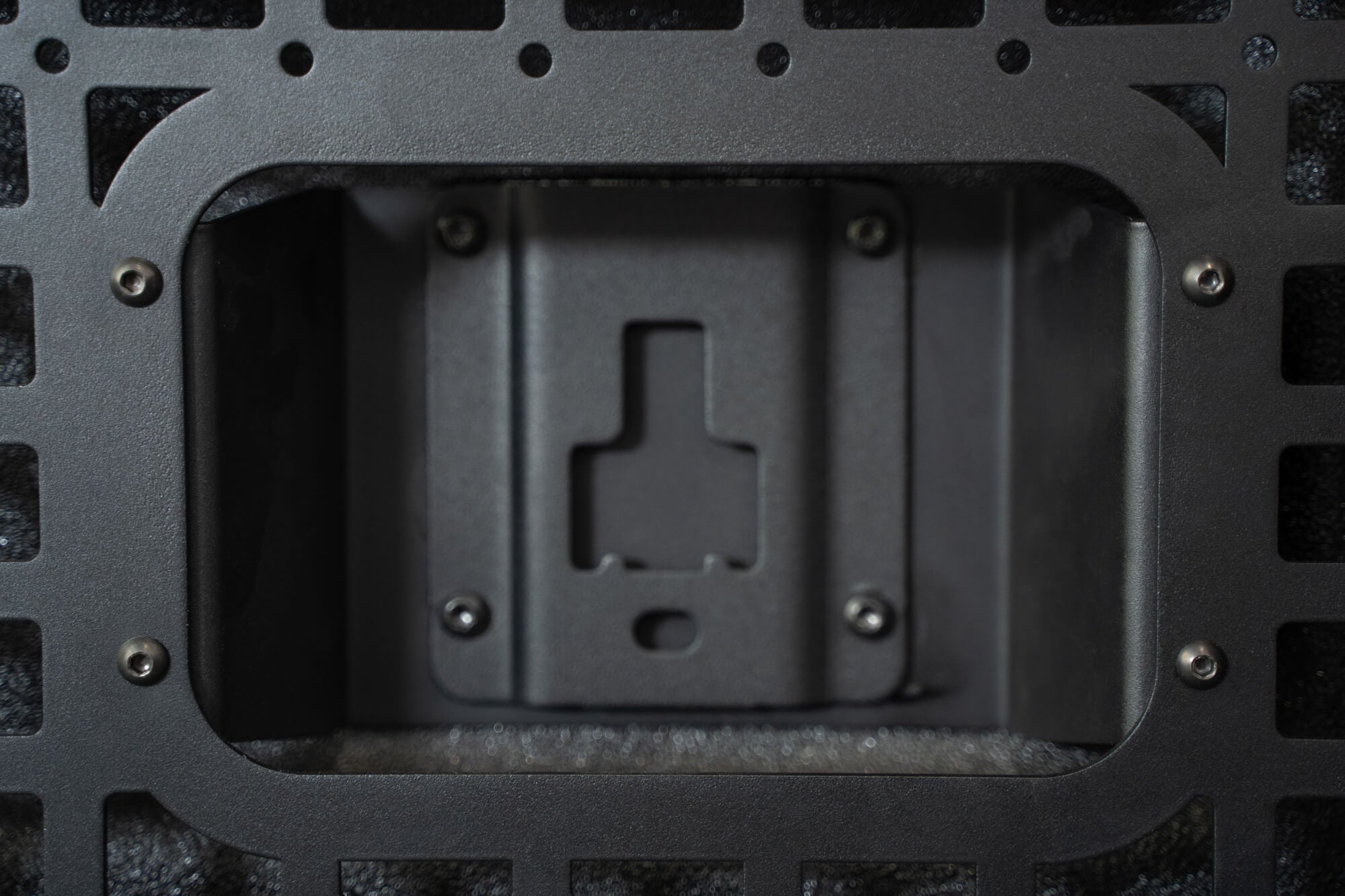 2023-Ford-F-250-350-Super-Duty-Bed-Side-Molle-Panel-Passenger_Installed_02 - NVMOS