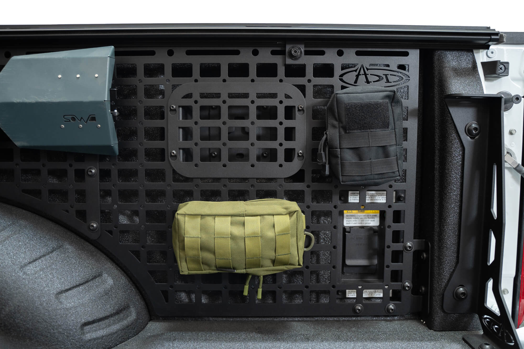 2023-Ford-F-250-350-Super-Duty-Bed-Side-Molle-Panel-Passenger_Installed_04 - NVMOS