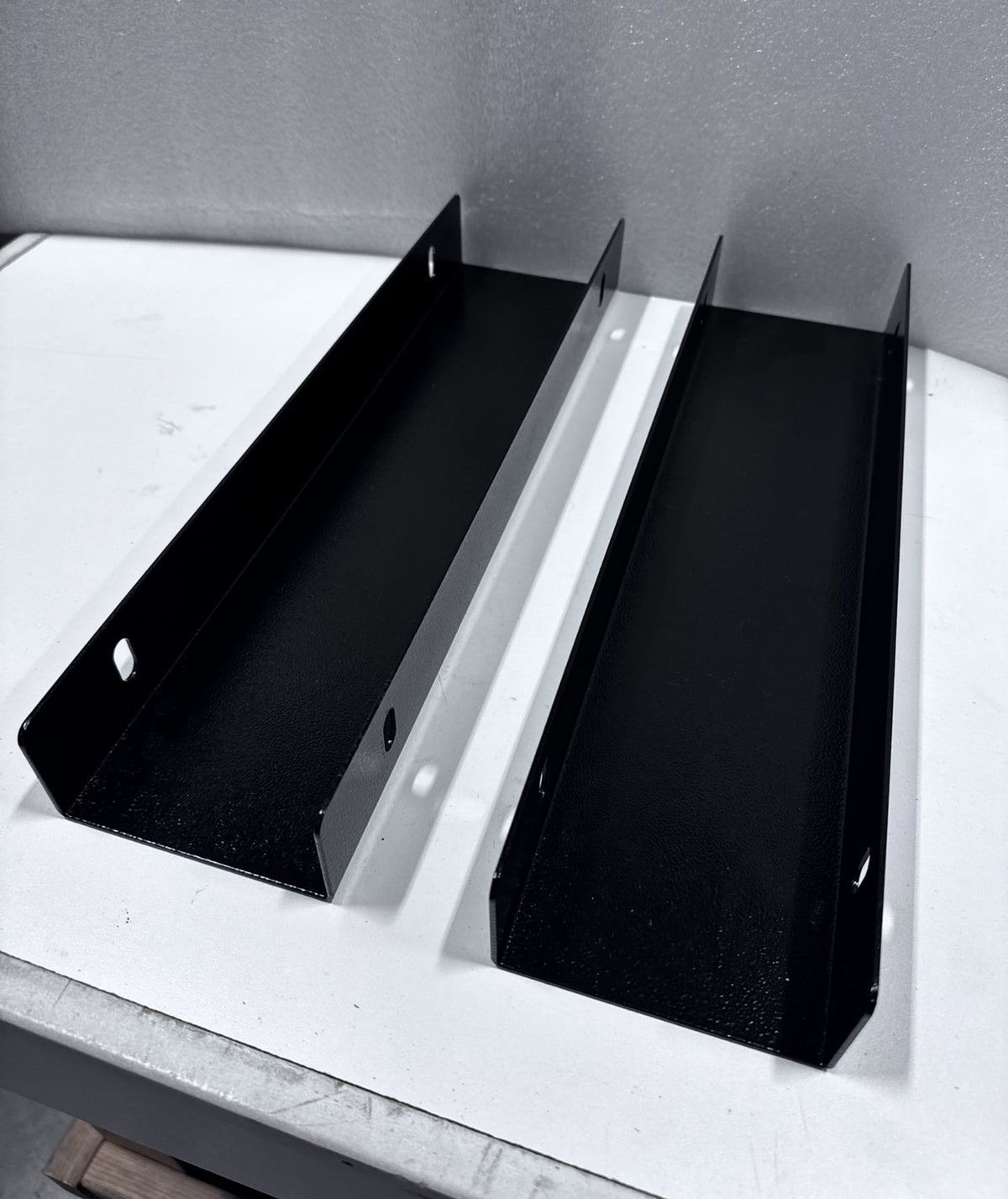 Diabolical Inc Grenadier Mid Deck Riser, bracket detail