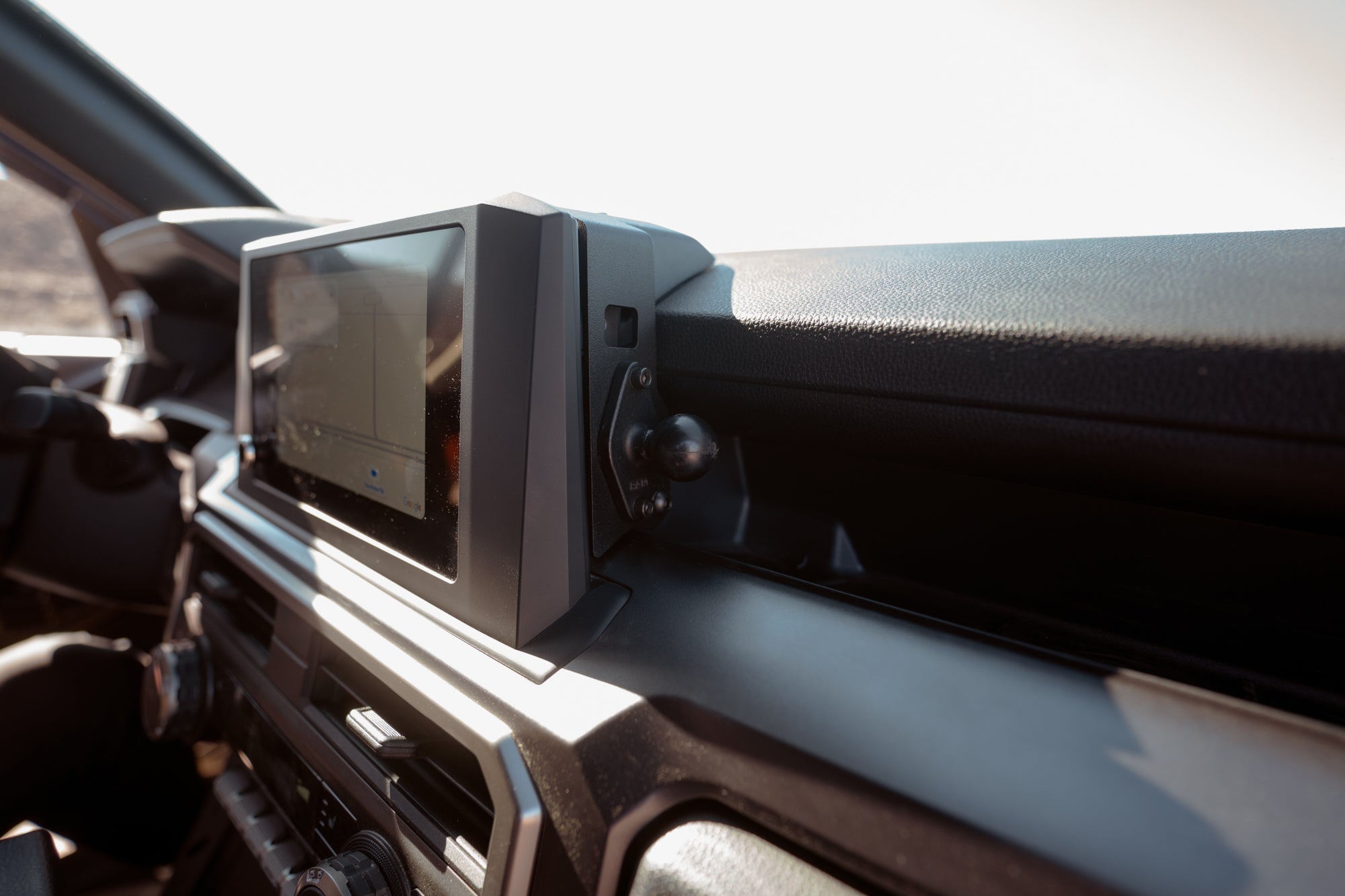 6th-Gen-4Runner-Device-Dash-Mount-Installed-7 - NVMOS