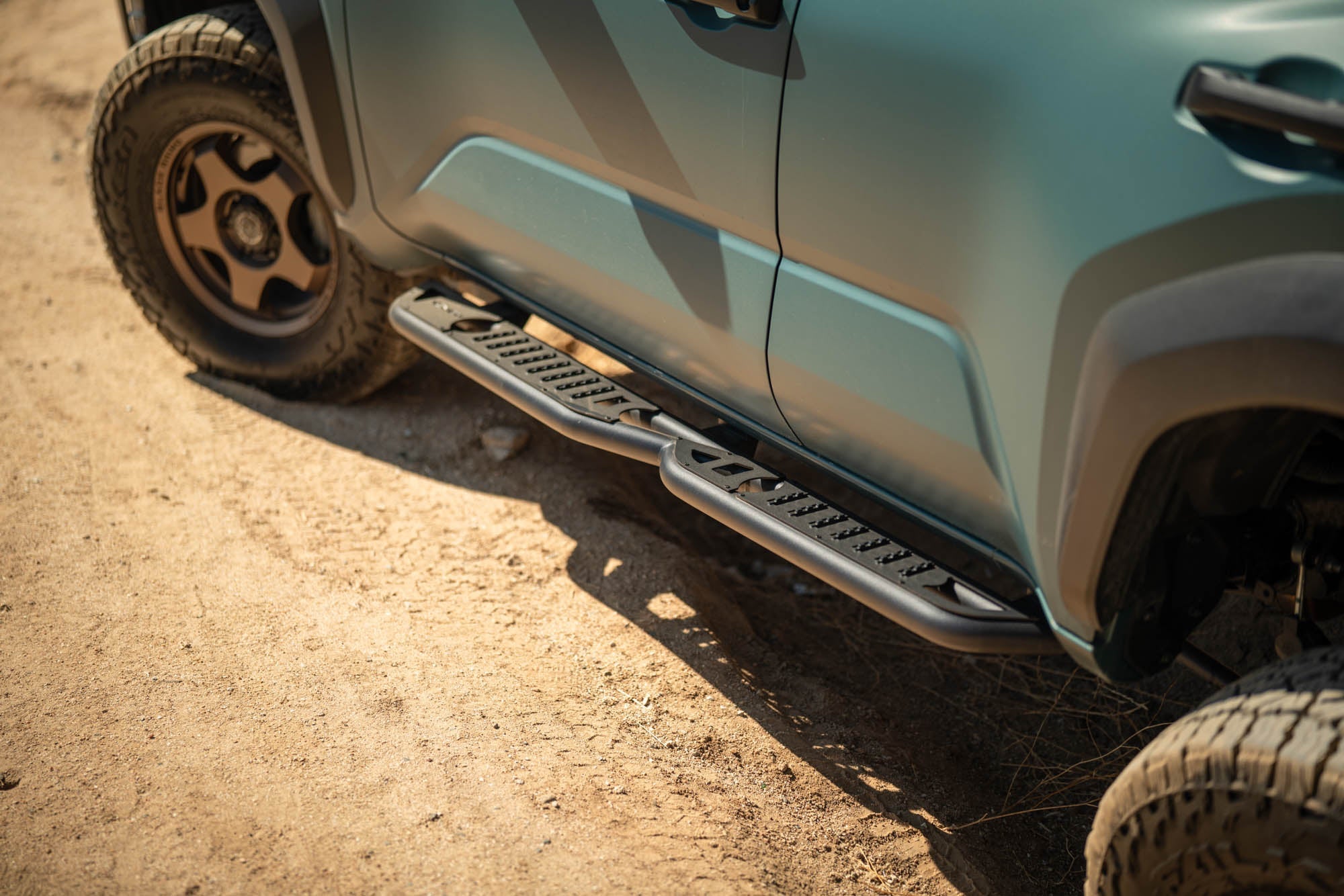 6th-gen-Toyota-4Runner-OE-Plus-Side-Steps-Installed-3 - NVMOS