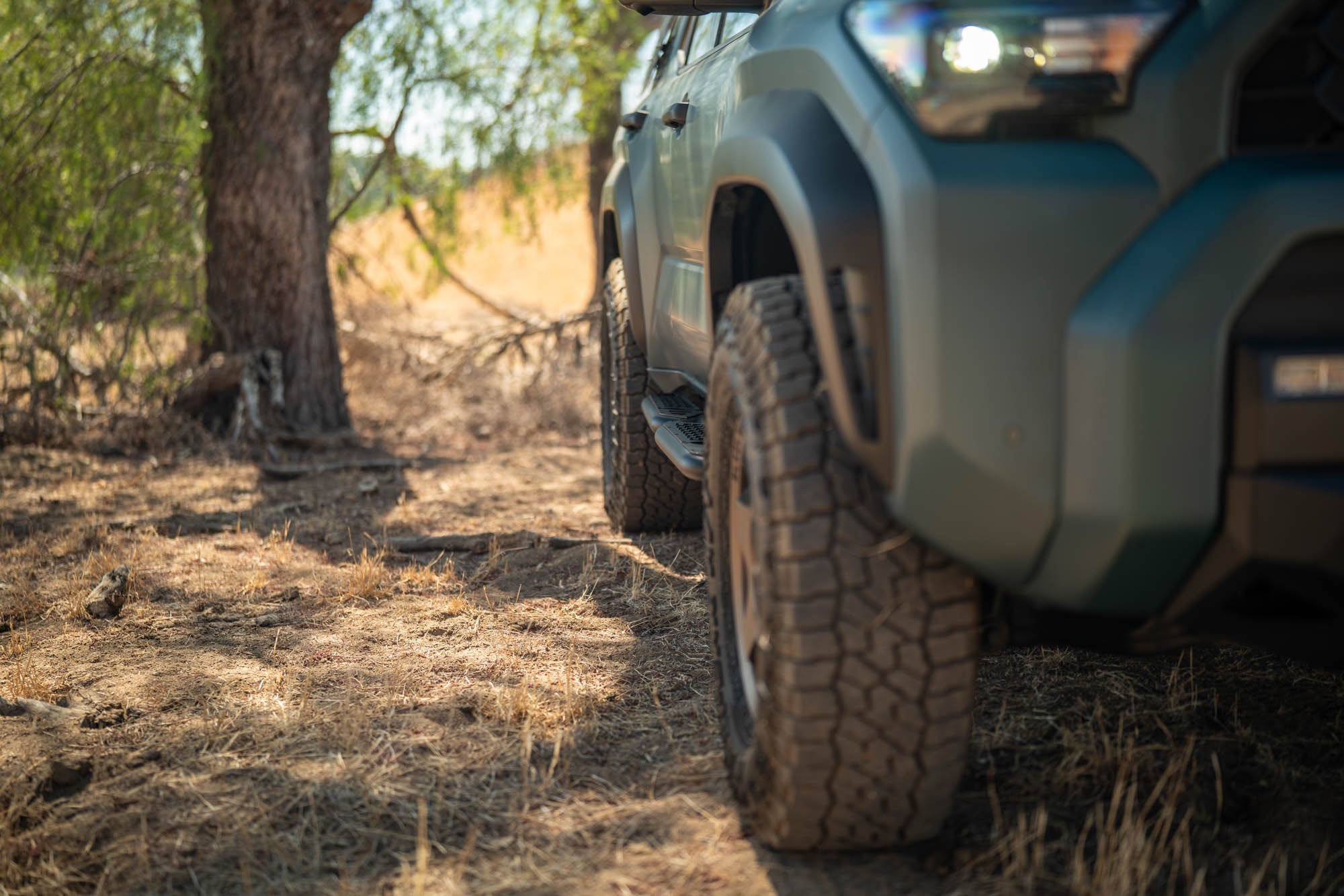 6th-gen-Toyota-4Runner-OE-Plus-Side-Steps-Installed-6 - NVMOS