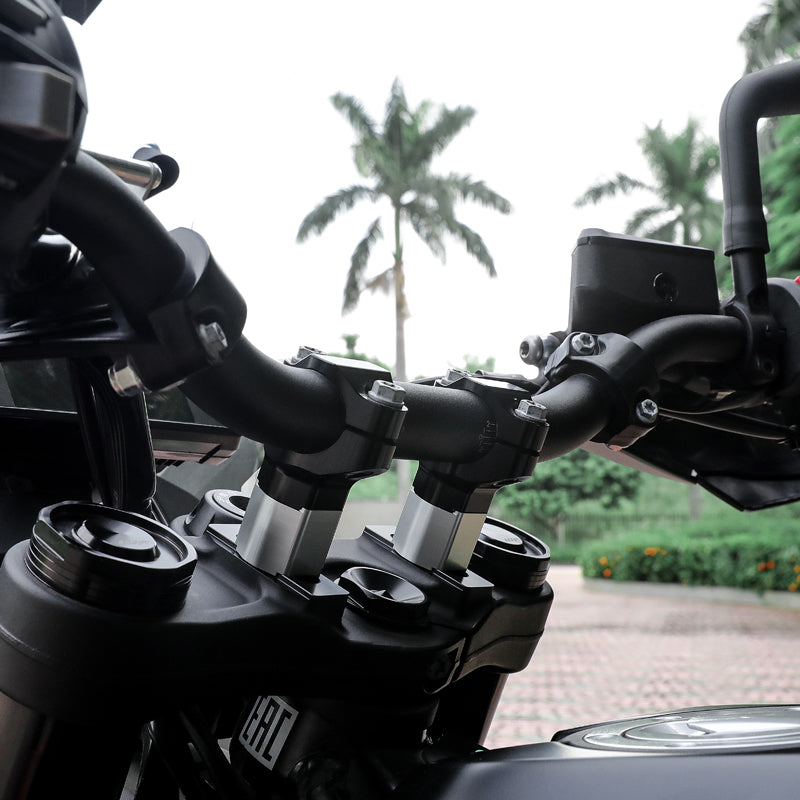 LOBOO Handlebar Risers for KTM 790 / 890 / 390 Adventure (2020-on) – CNC Aluminum 0.75 in Bar Riser Kit, Black or Silver Anodized Finish