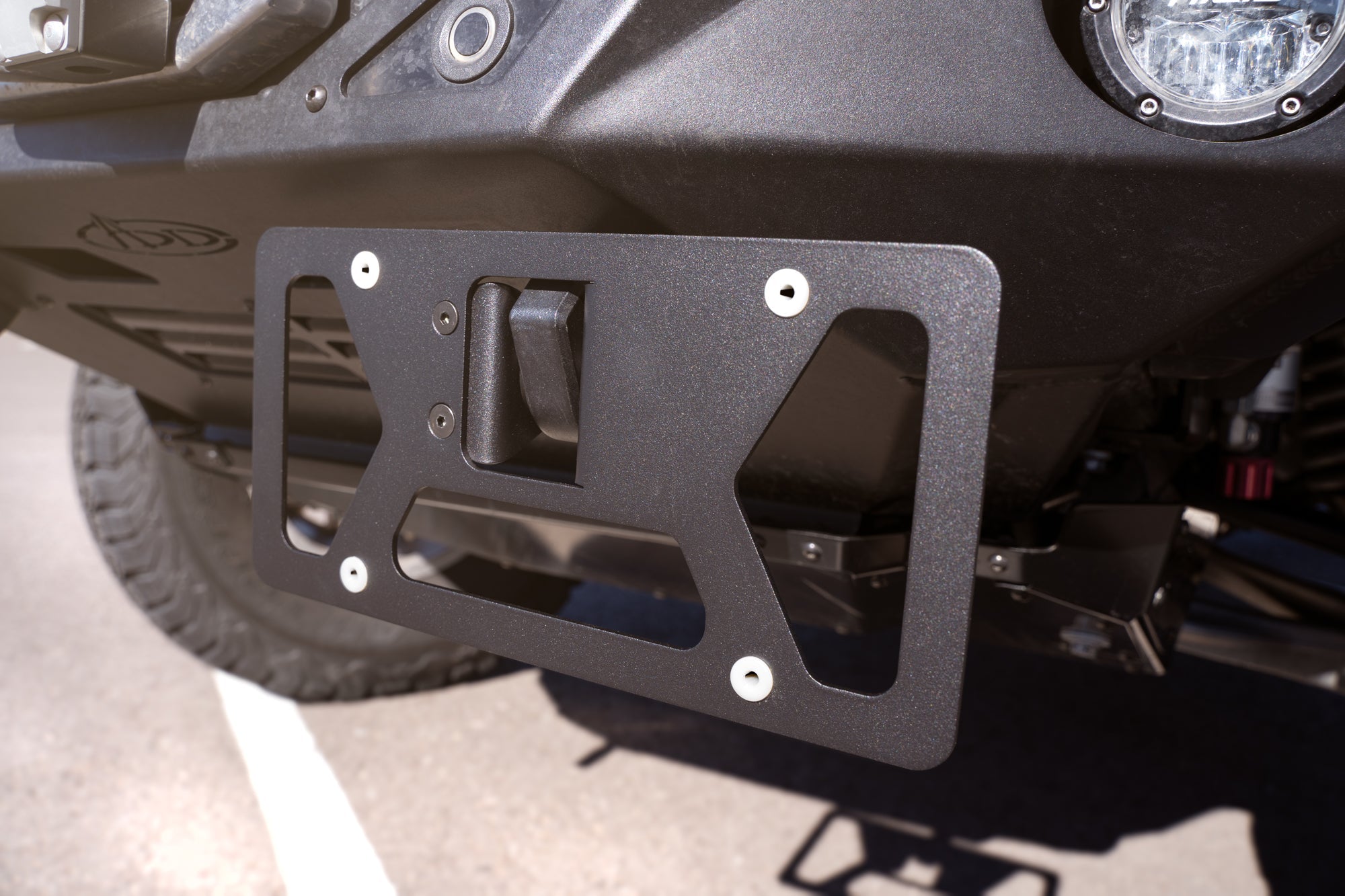 Clevis-Mounted-License-Plate-Bracket-Installed-outdoor-3 - NVMOS