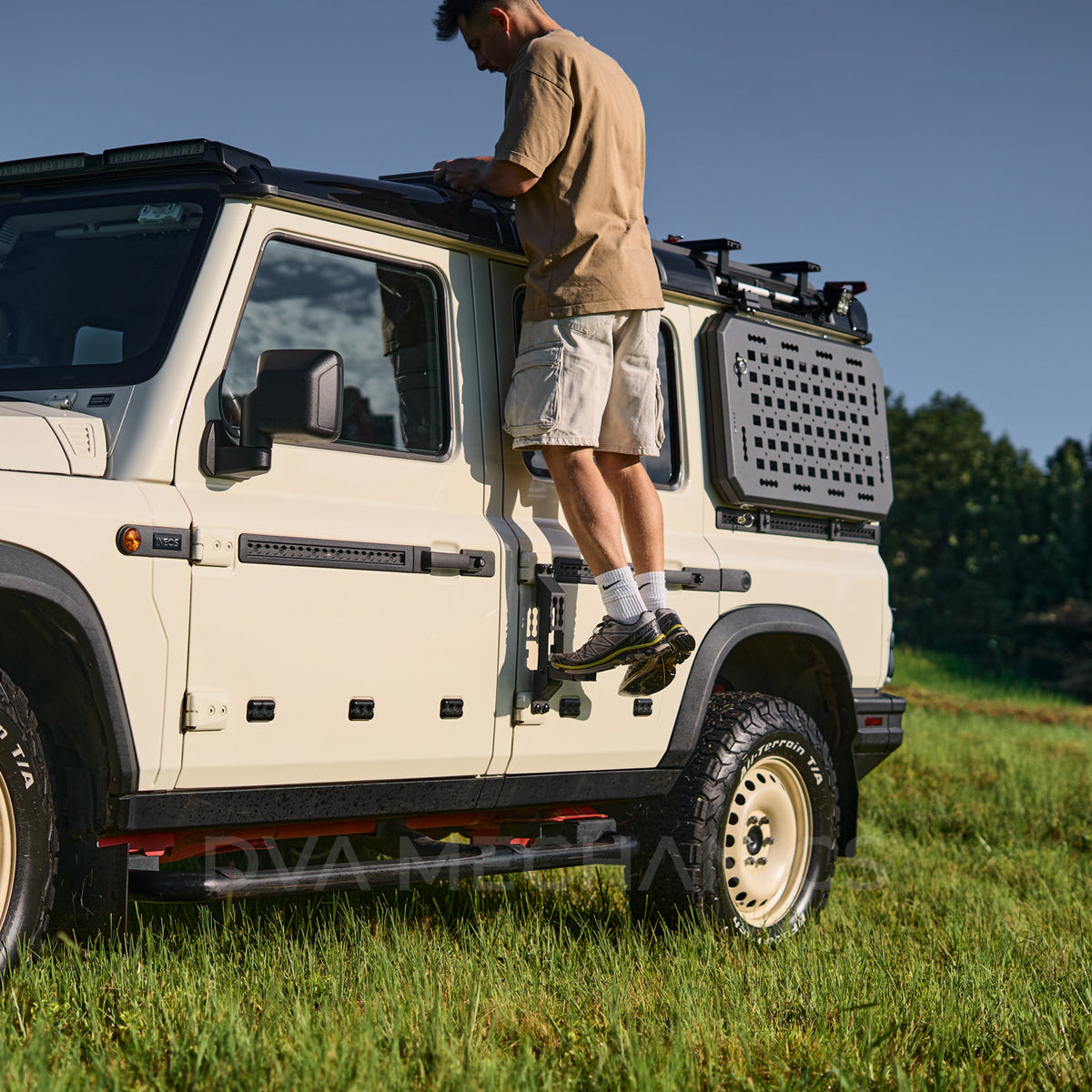 Grenadier SideStep Gen 2 mounted to the rear door hinge