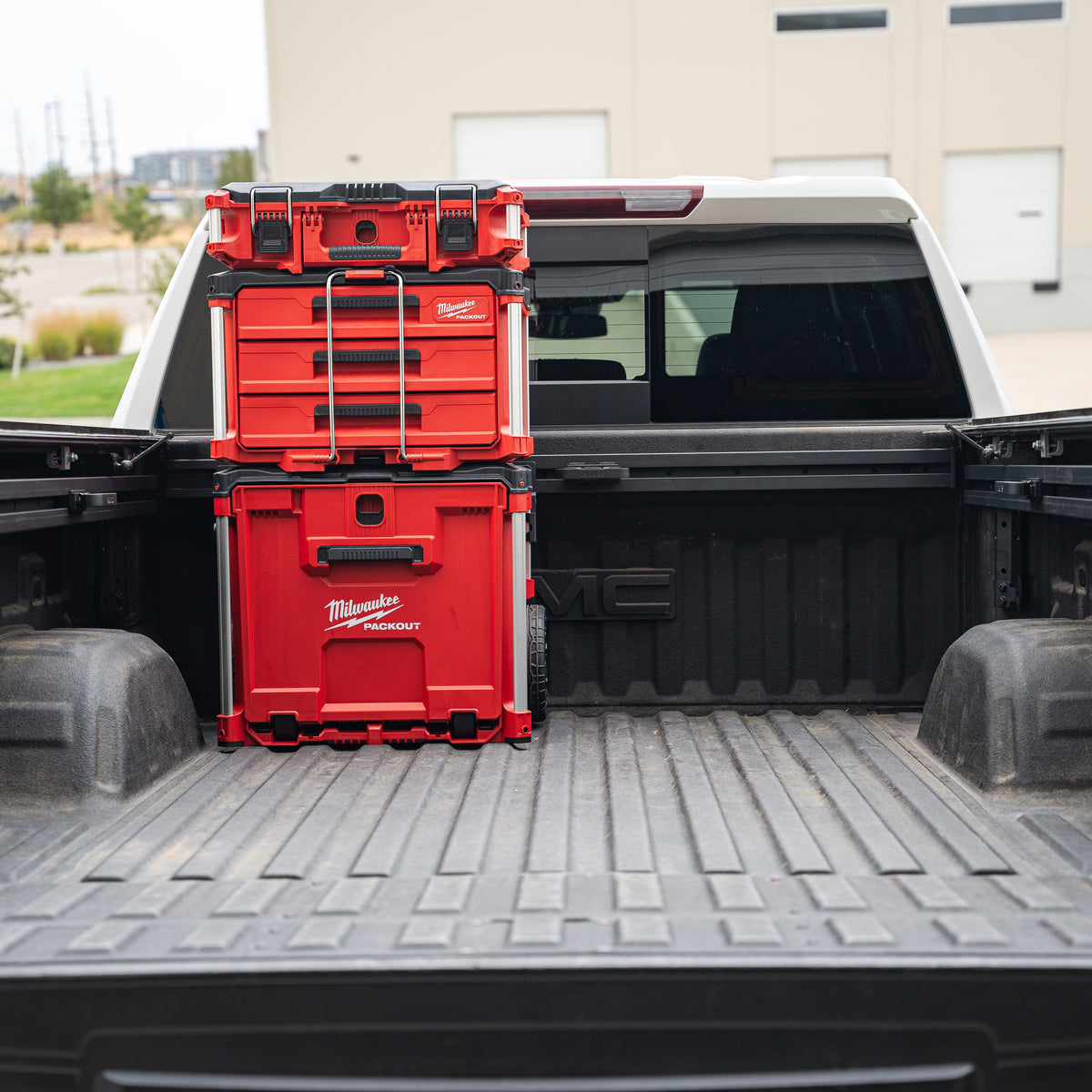 Integral Truck Stack Lock for Integral Bulkhead Rails