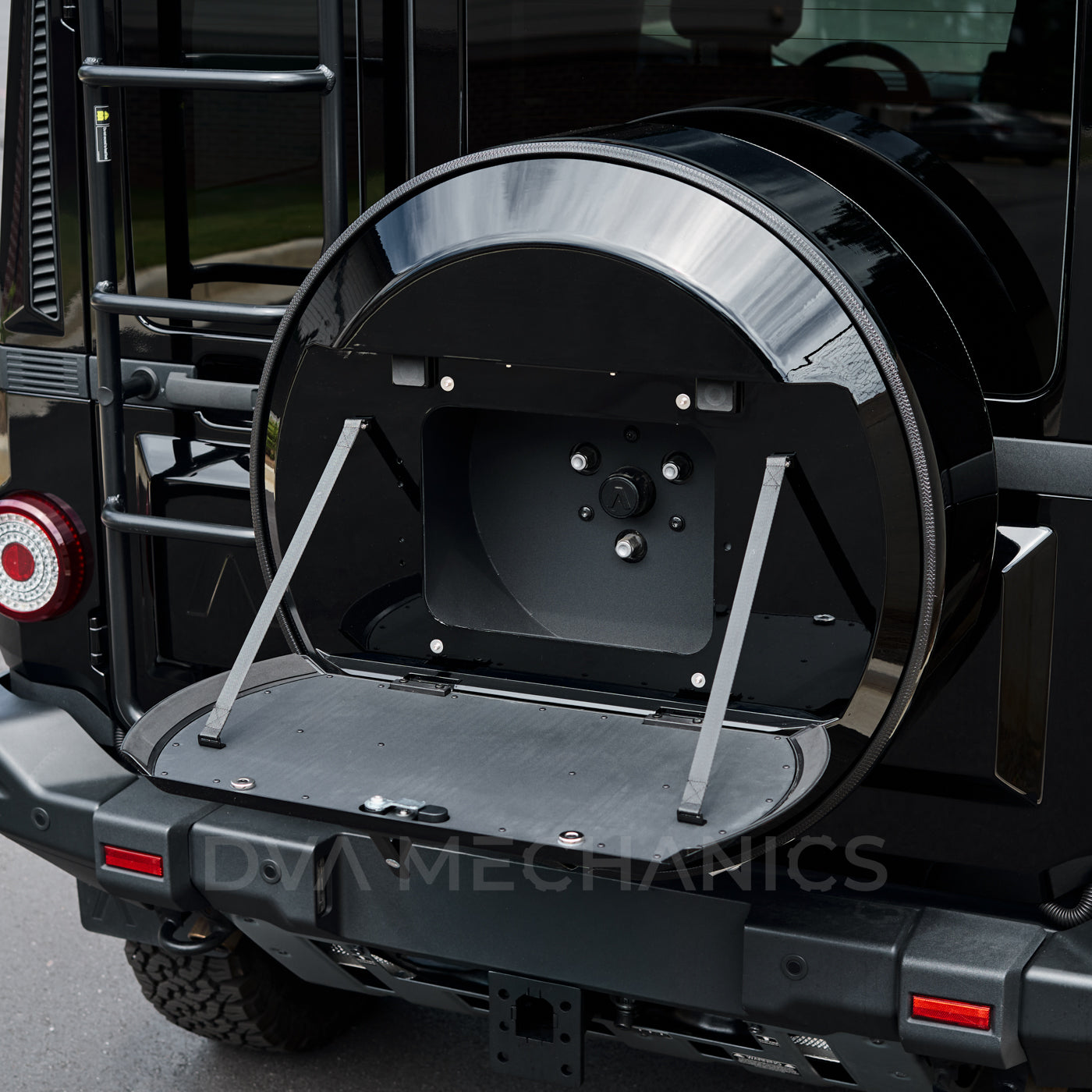 INEOS Grenadier: Spare Tire Utility System