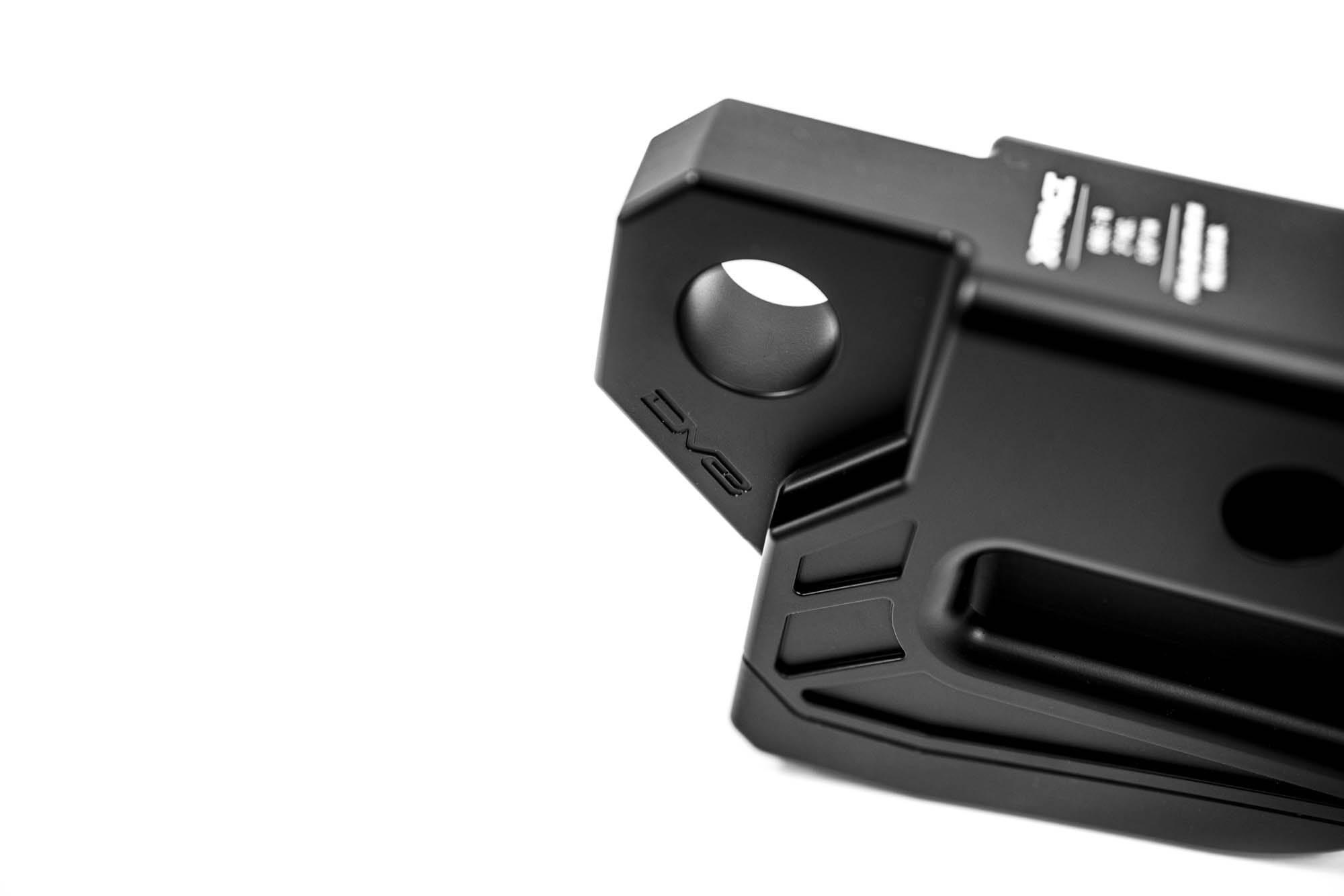 DV8-Xtract-Hitch-Skid-Plate-Black-4 - NVMOS