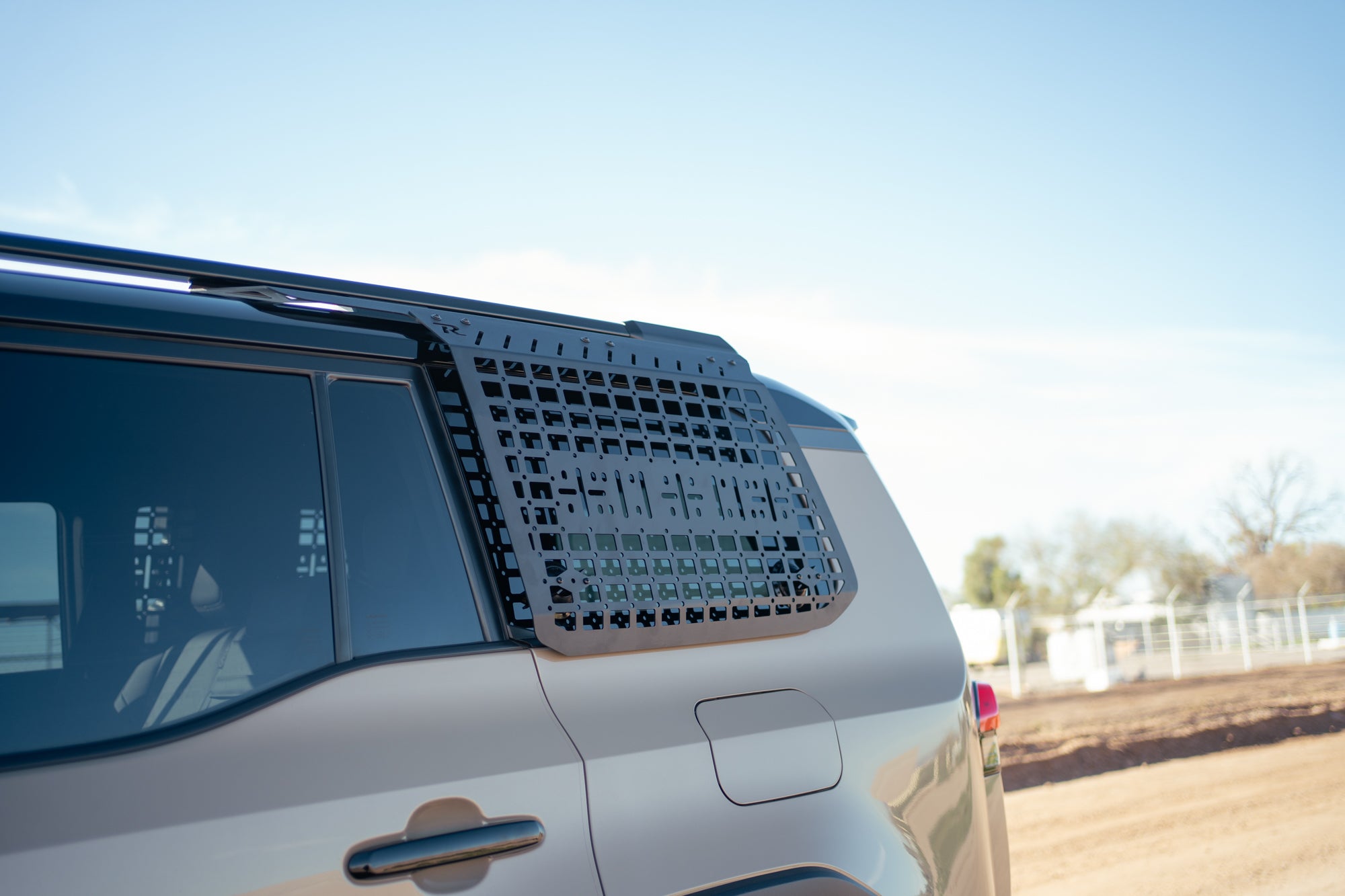 GX-550-and-LC-250-Exterior-Molle-Panel-For-Factory-Roof-Rails-3 - NVMOS