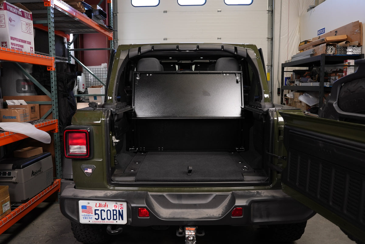 Diabolical Inc Slipstream enclosure for 2024-up Jeep Wrangler JLU, folding top detail