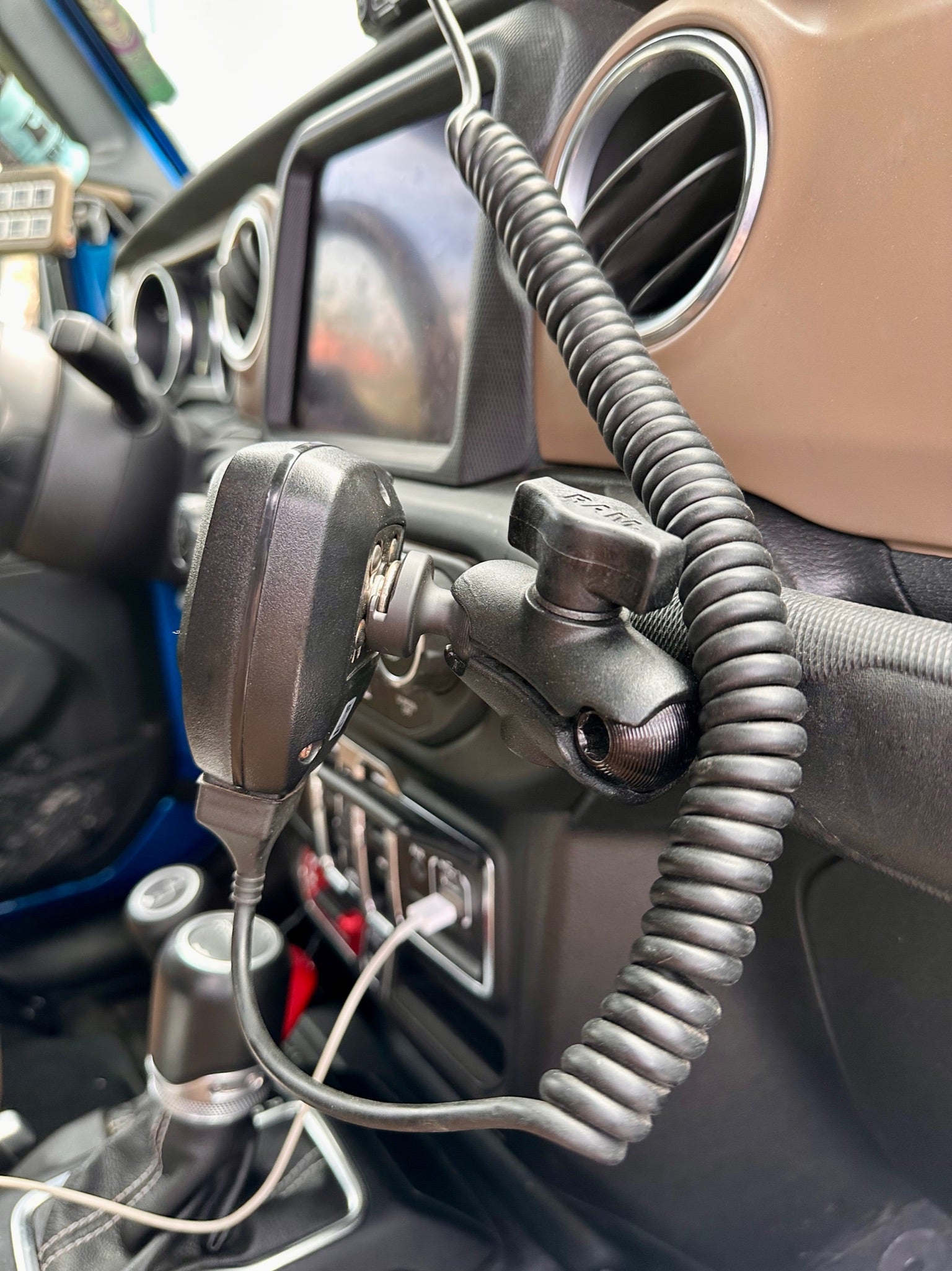 Montaje con clip CB JK/JKU 