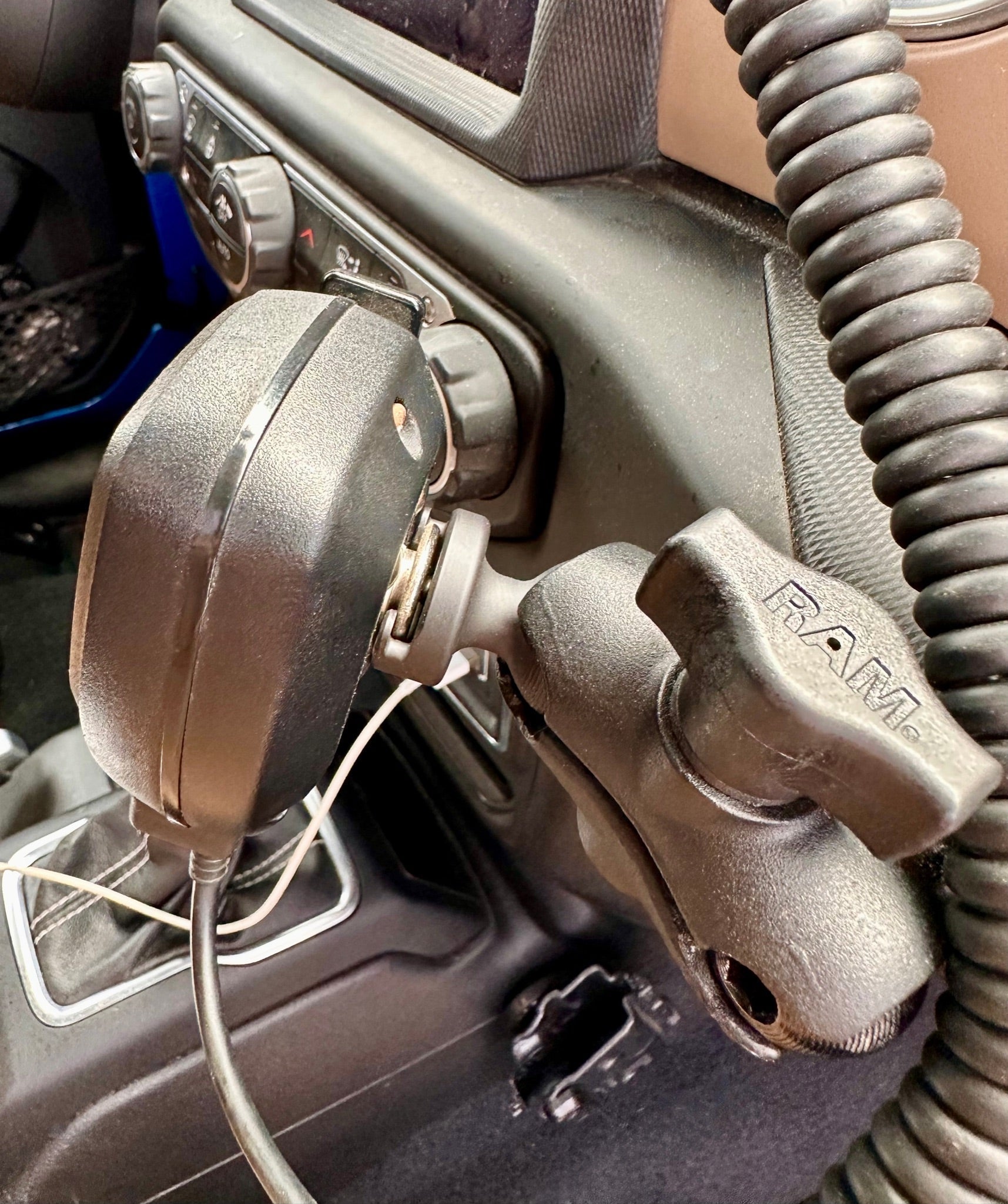 Montaje con clip CB JK/JKU 