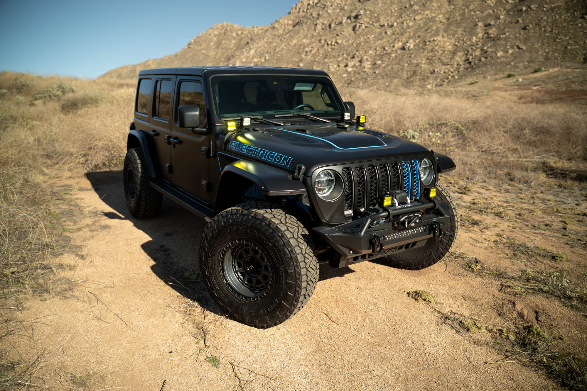 Jeep-4XE-A-Pillar-Dual-Pod-light-Mounts_Installed-07 - NVMOS