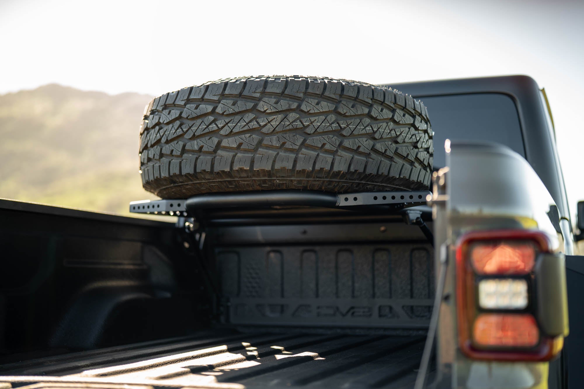 Jeep-Gladiator-JT-Adjustable-In-Bed-Spare-Tire-Carrier-Outdoor-21 - NVMOS