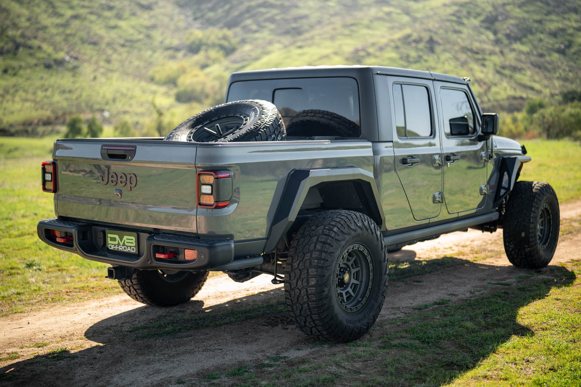 Jeep-Gladiator-JT-Adjustable-In-Bed-Spare-Tire-Carrier-Outdoor-4 - NVMOS