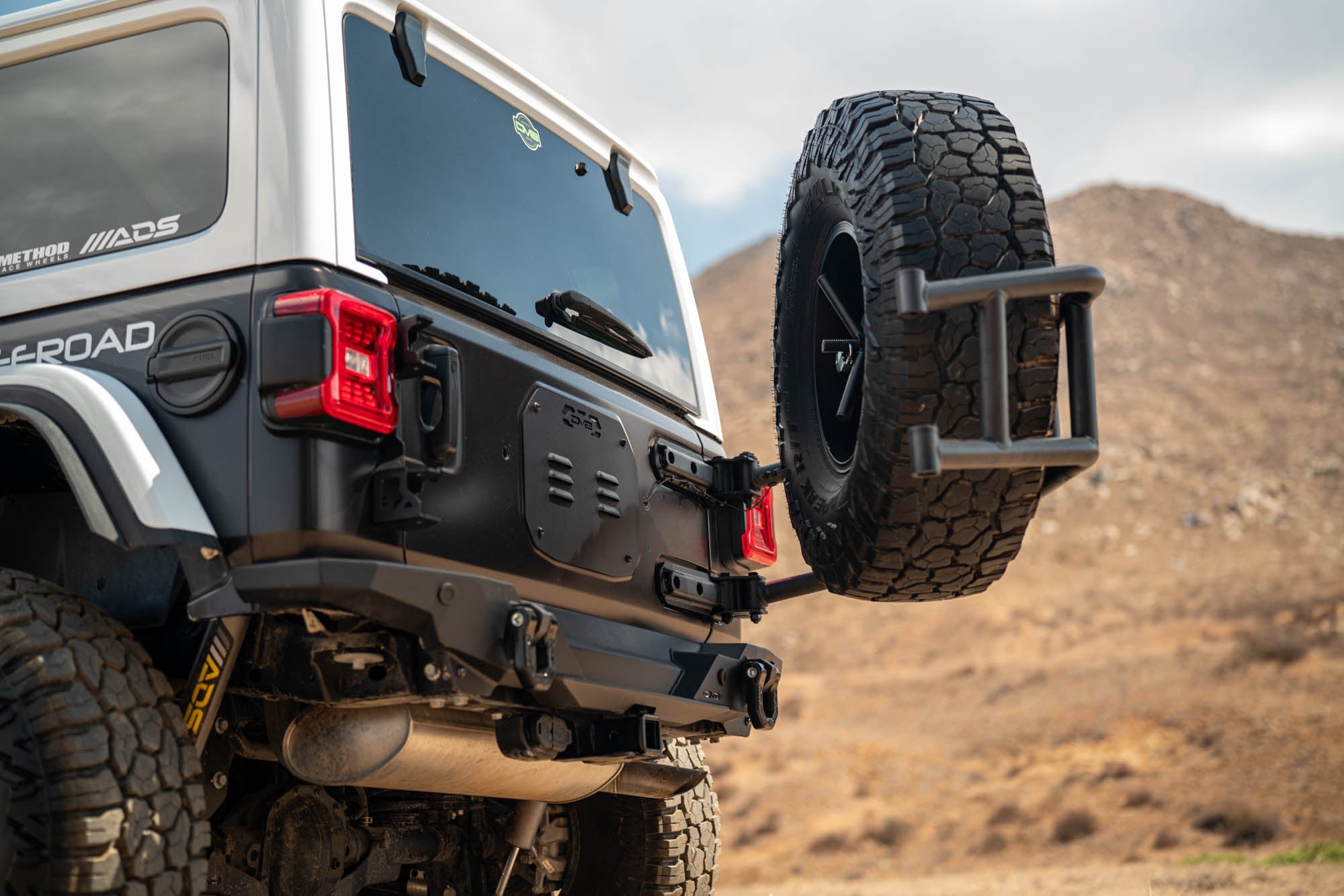 Jeep-Wrangler-JL-Body-Mounted-Tire-Carrier-Installed-3 - NVMOS