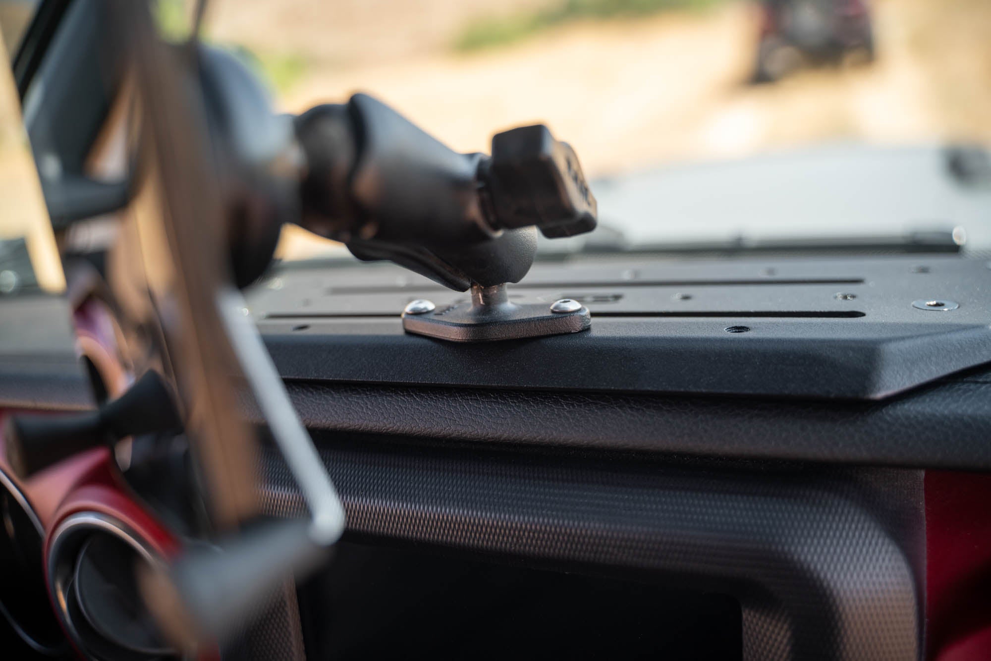 Jeep-Wrangler-JL-_-Gladiator-JT-Device-Dash-Mount-V2-Installed-11 - NVMOS