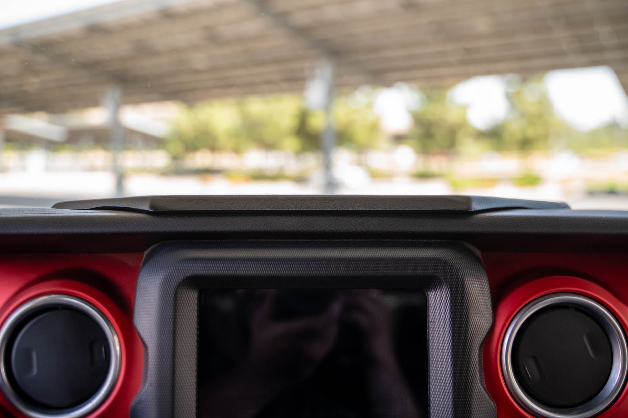 Jeep-Wrangler-JL-_-Gladiator-JT-Device-Dash-Mount-V2-Installed-4 - NVMOS
