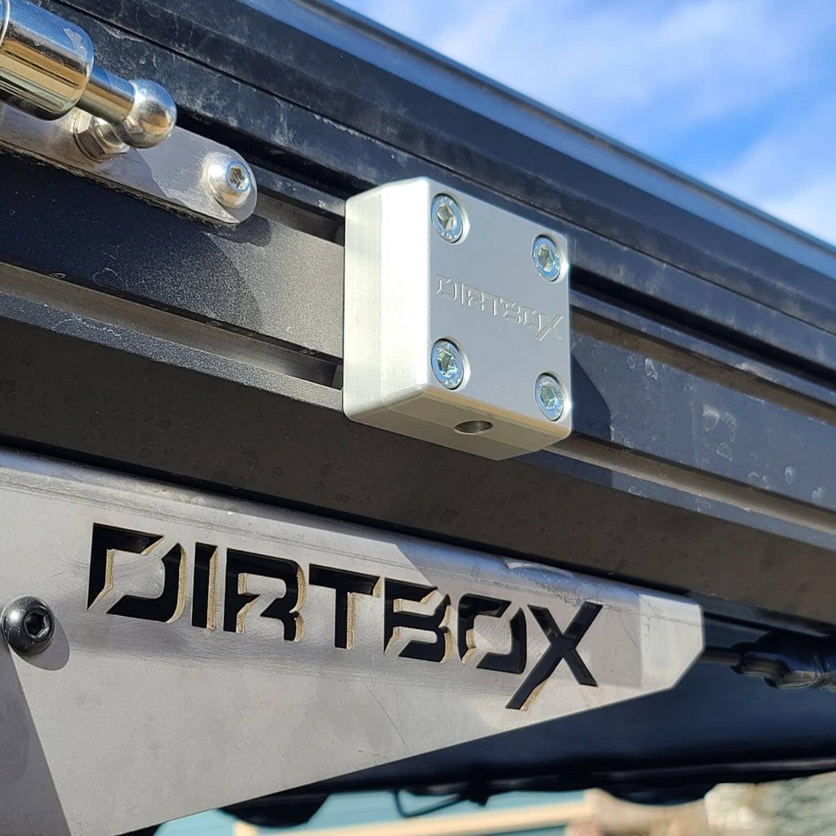Dirtbox Overland The Chunk quick release bracket