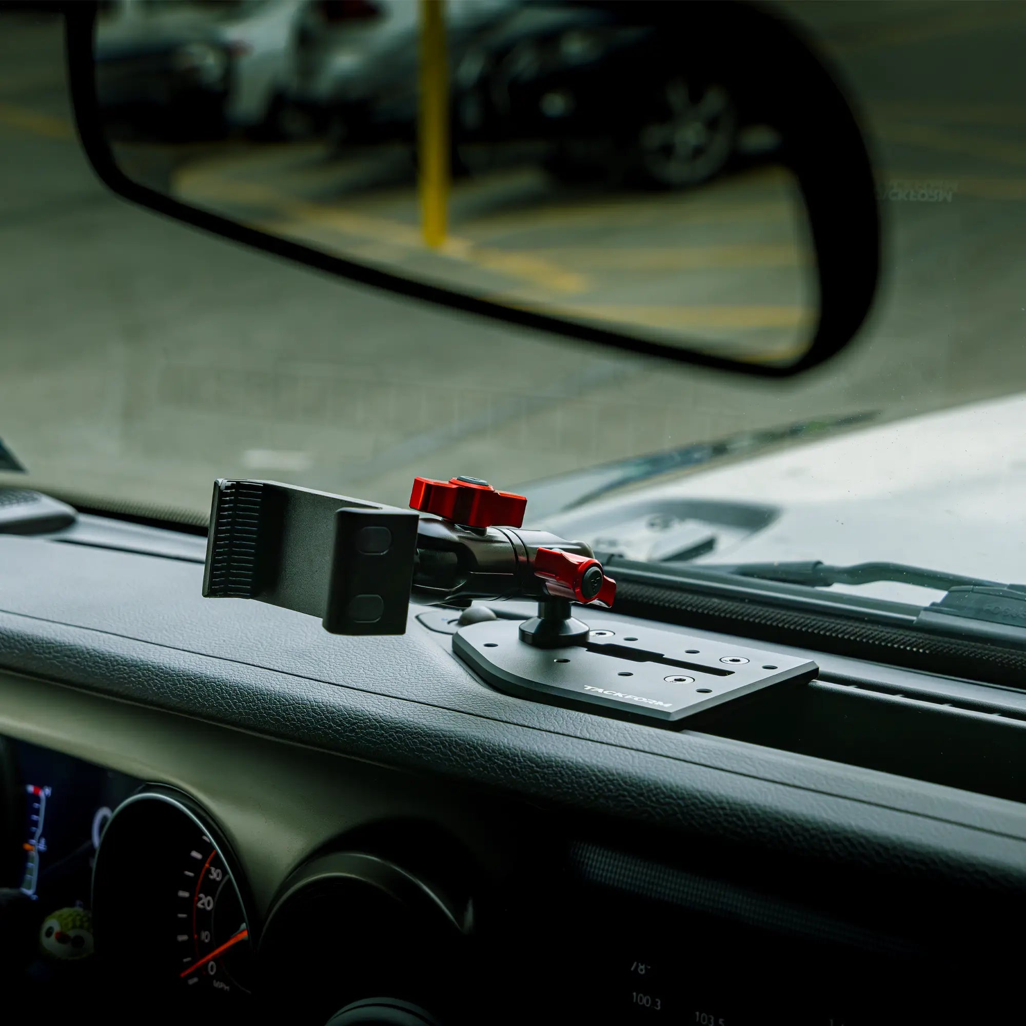 SLIDE_TR16-L-20L_LIFESTYLE - NVMOS