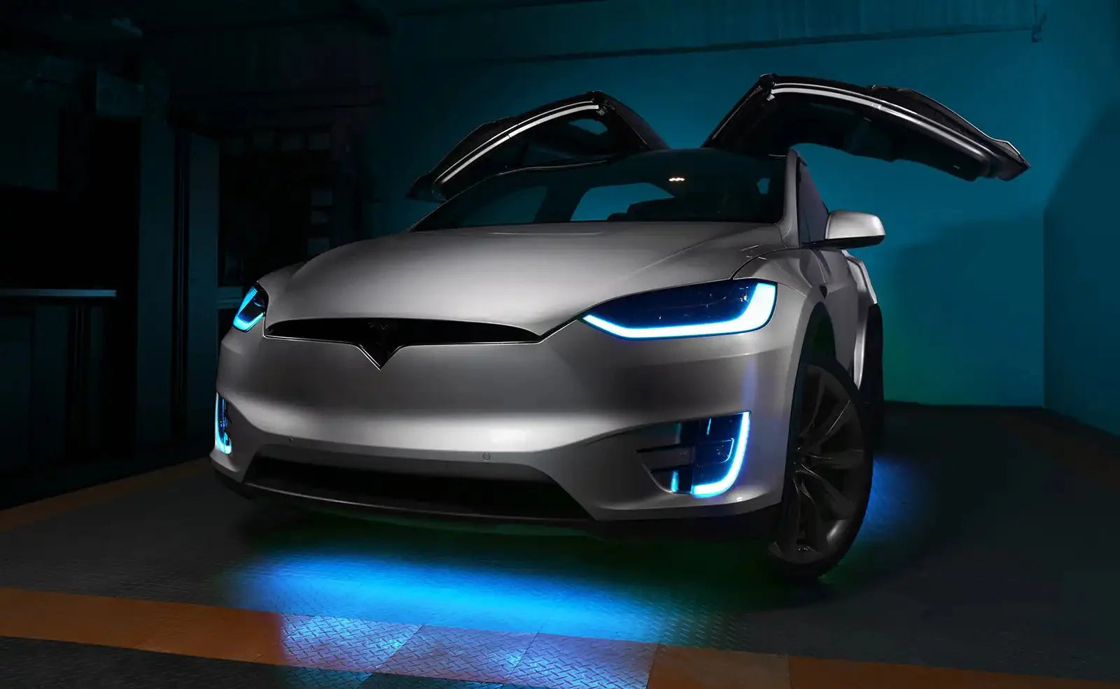 TeslaModelX_Aqua_1copy_ed4eb7c7-8fd3-4e3b-bdd8-a4303b98fe21 - NVMOS