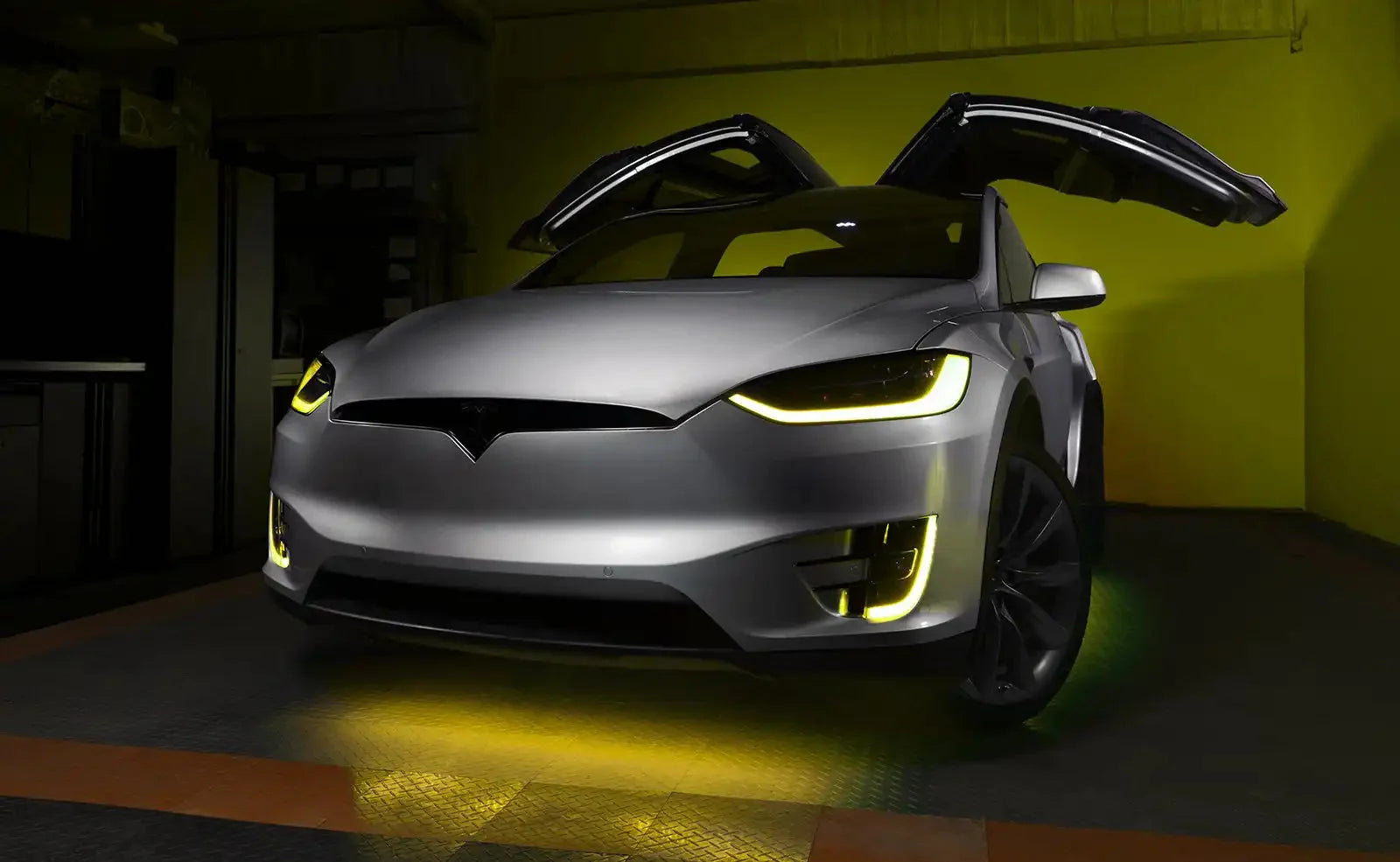 TeslaModelX_Yellow_1copy_5f128d56-3204-463d-8b9a-f6e2279cef66 - NVMOS