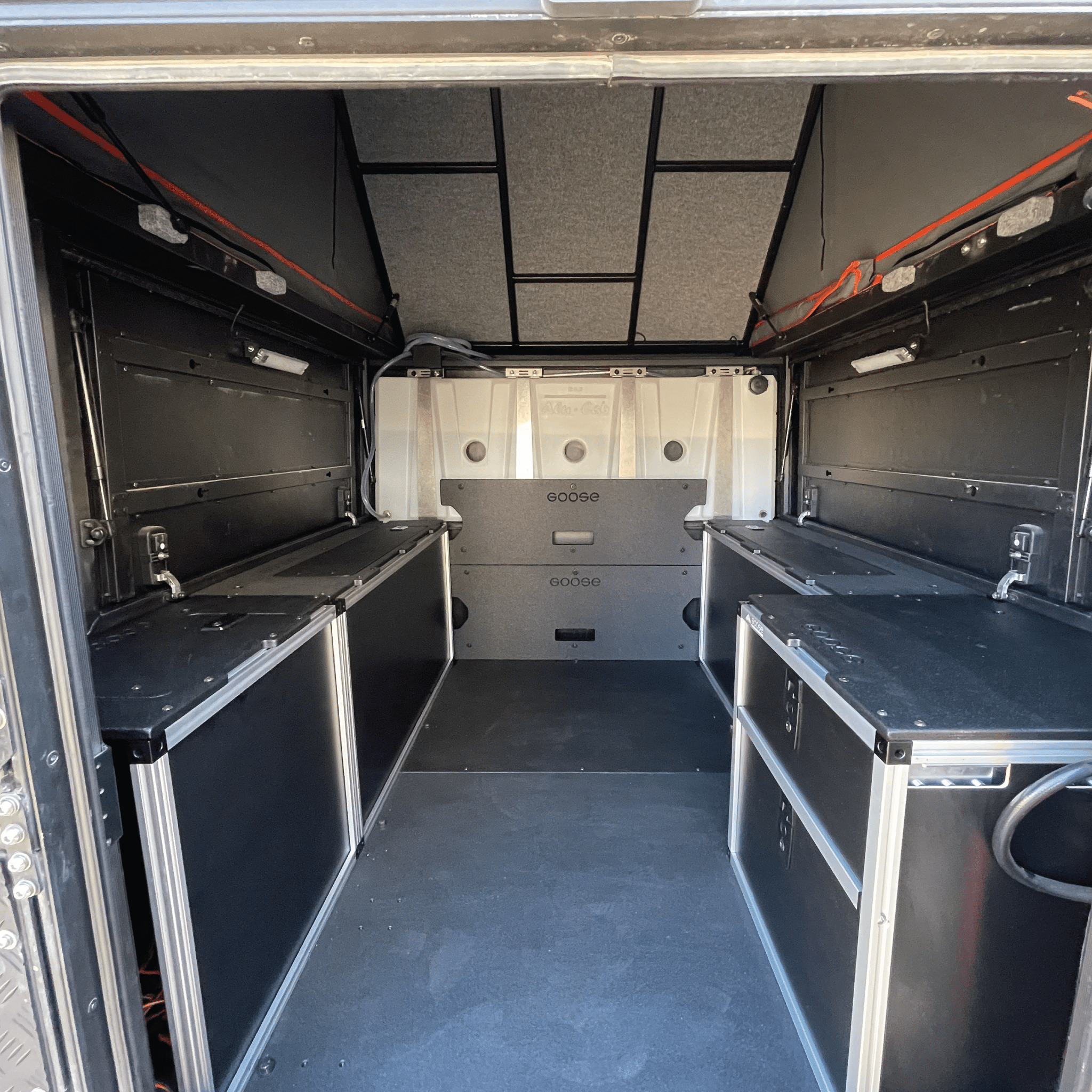 Camper con cabina de aluminio y dosel: Ram 1500 (DT)/1500 TRX 2019-presente, 5.ª generación: módulo utilitario trasero