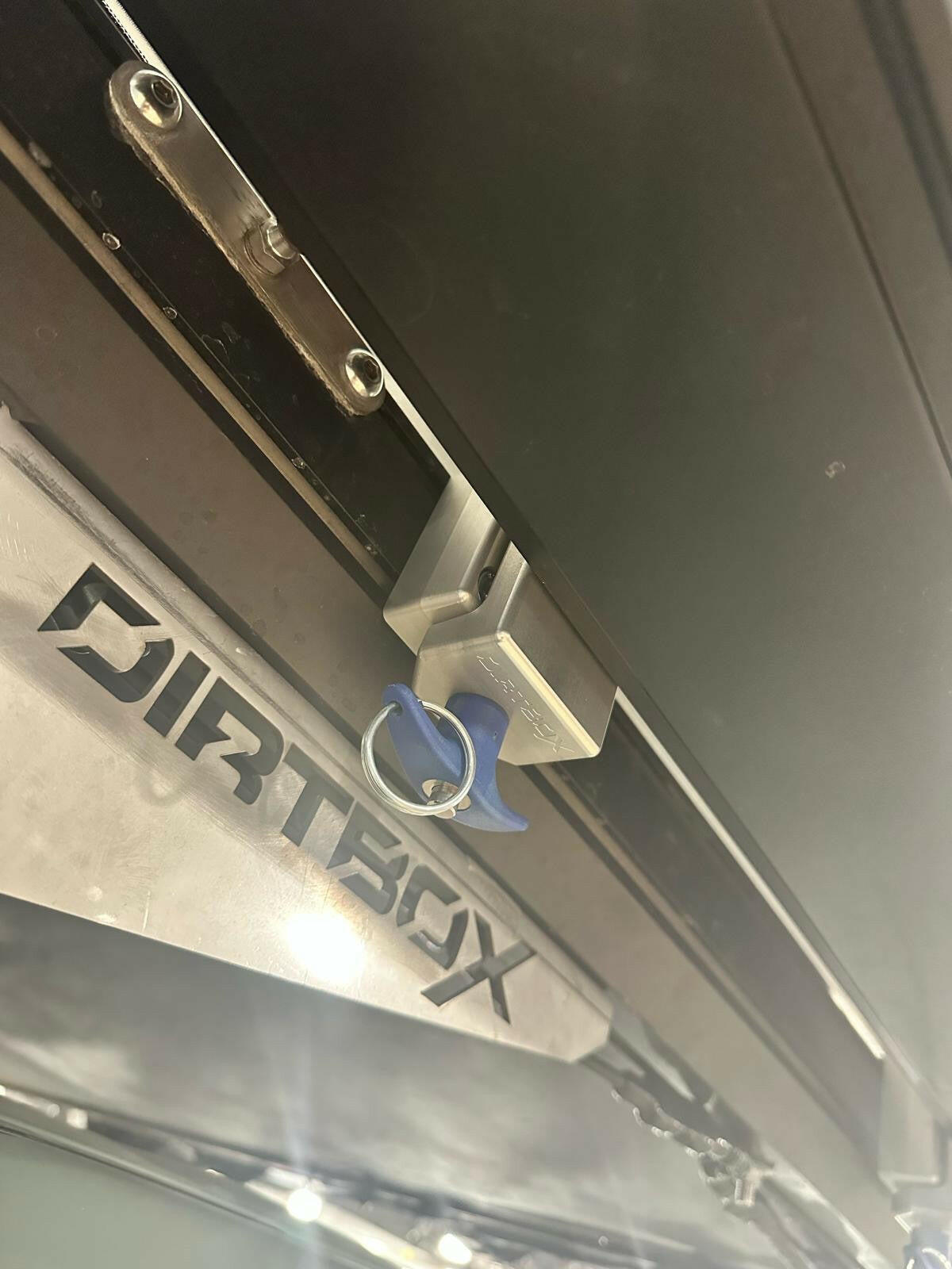Dirtbox Overland The Chunk quick release bracket