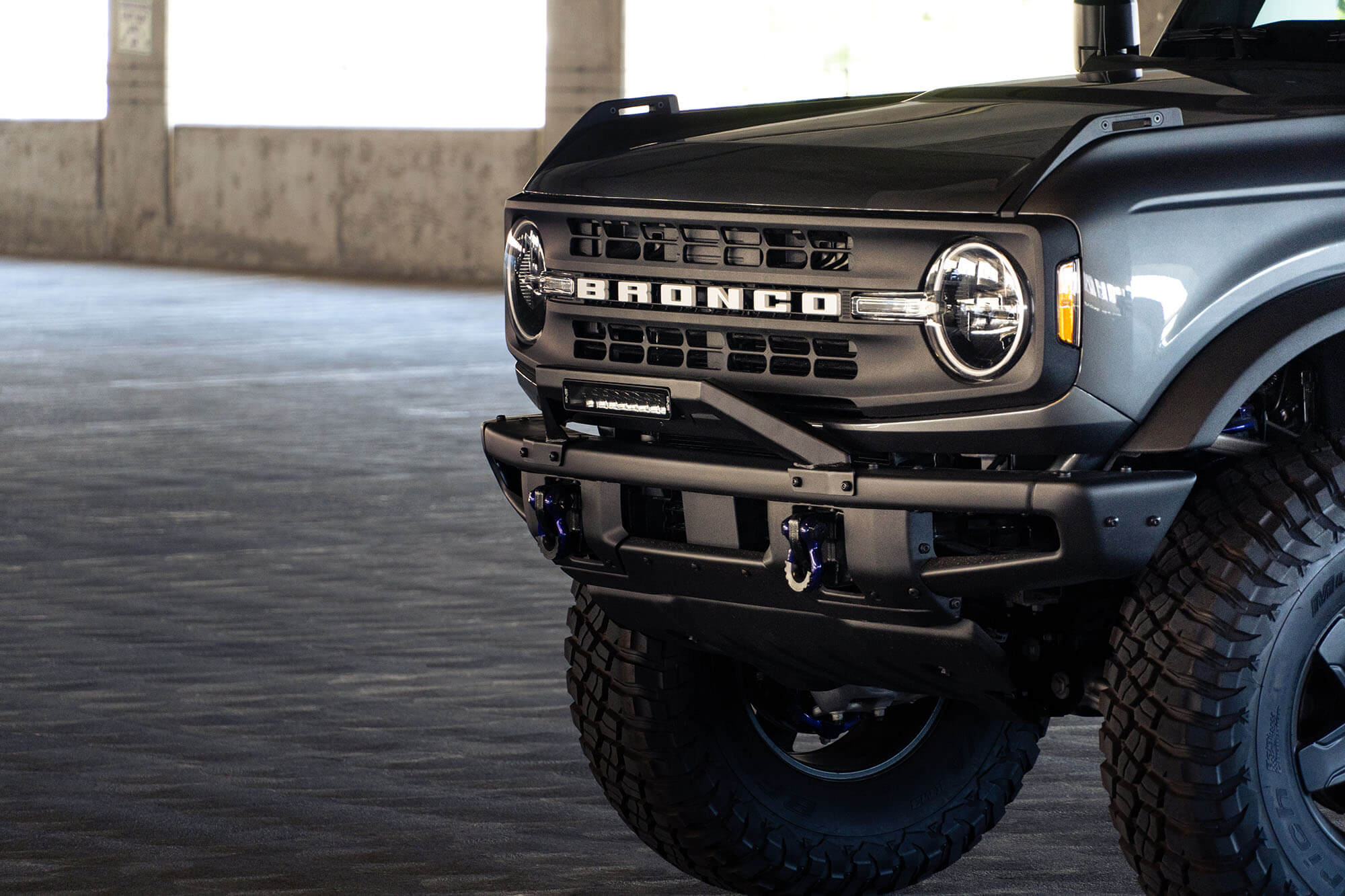 bronco-factory-bumper-bull-bar-with-light - NVMOS