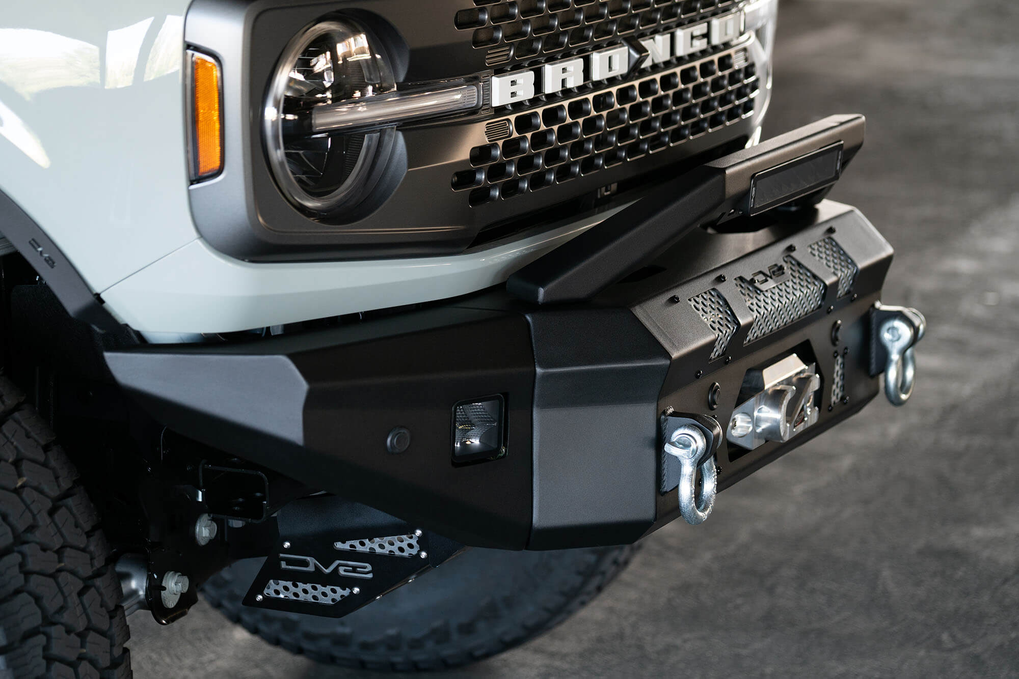 bronco-in-bumper-winch_8c477a37-955c-47cb-b996-16660fcbca91 - NVMOS