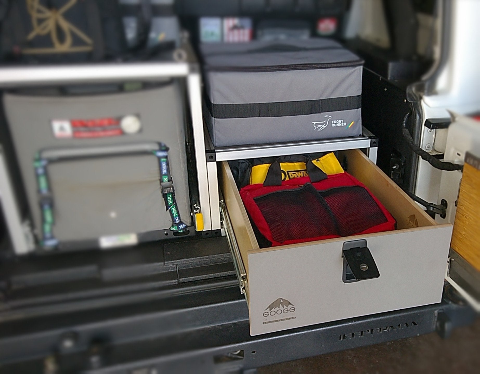 Ford Bronco 1992-1996 5.ª generación: módulo de cajón único, 31 3/16" de ancho x 28" de profundidad