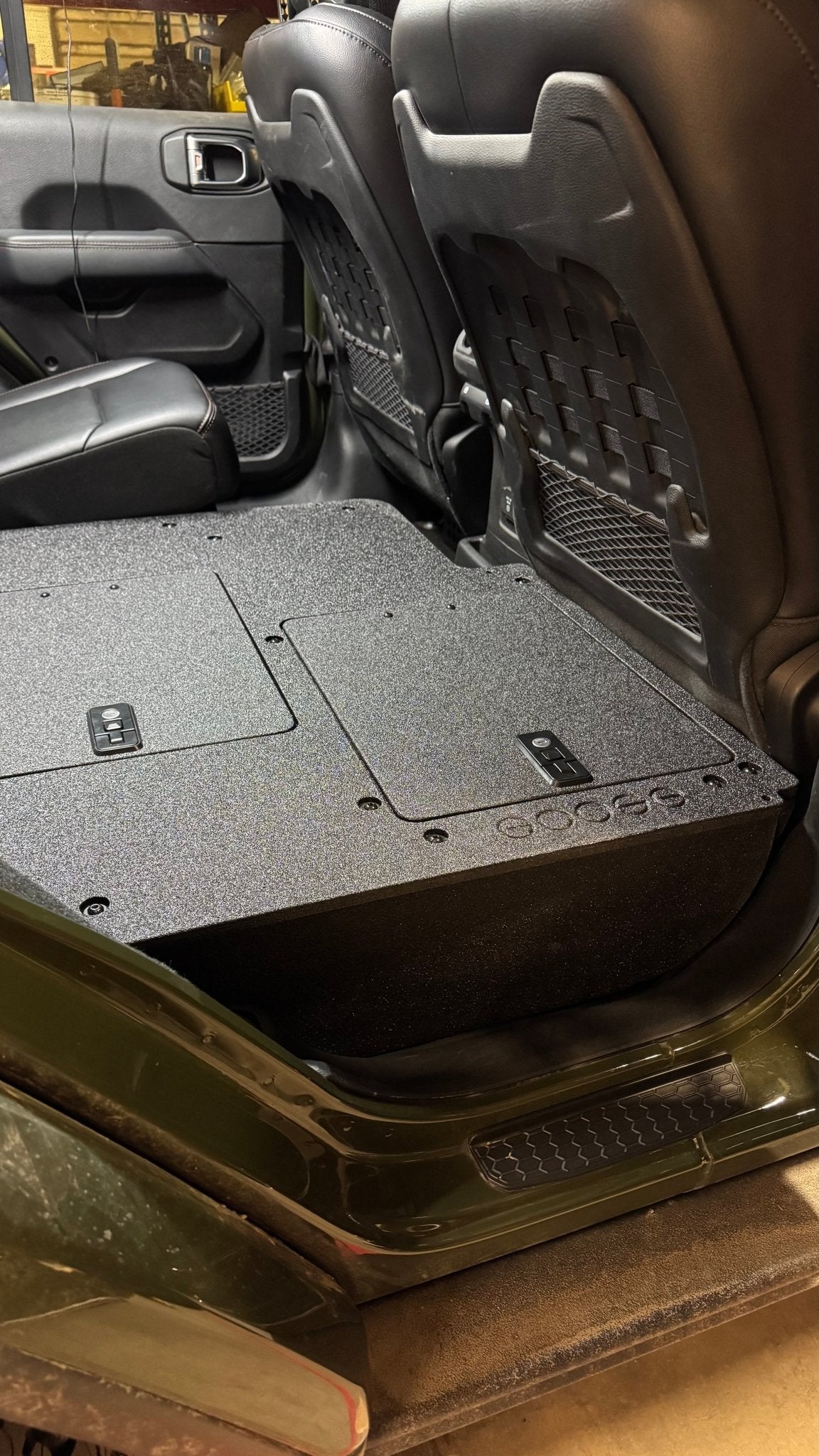 Goose Gear Jeep Wrangler 2018-Present JLU 4 Door - Second Row Seat Delete Plate System - V2