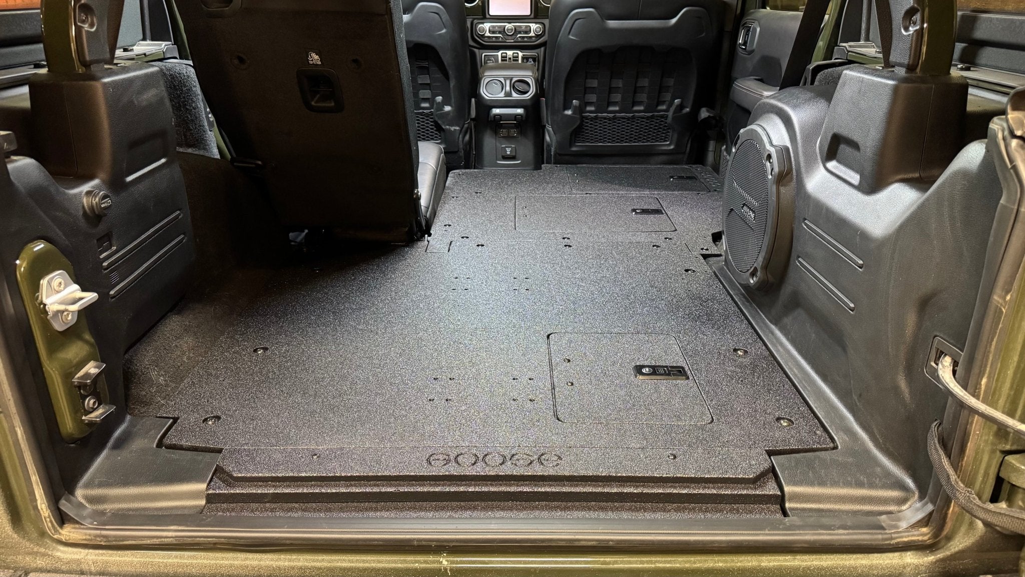 Goose Gear Jeep Wrangler 2018-Present JLU 4 Door - Second Row Seat Delete Plate System - V2