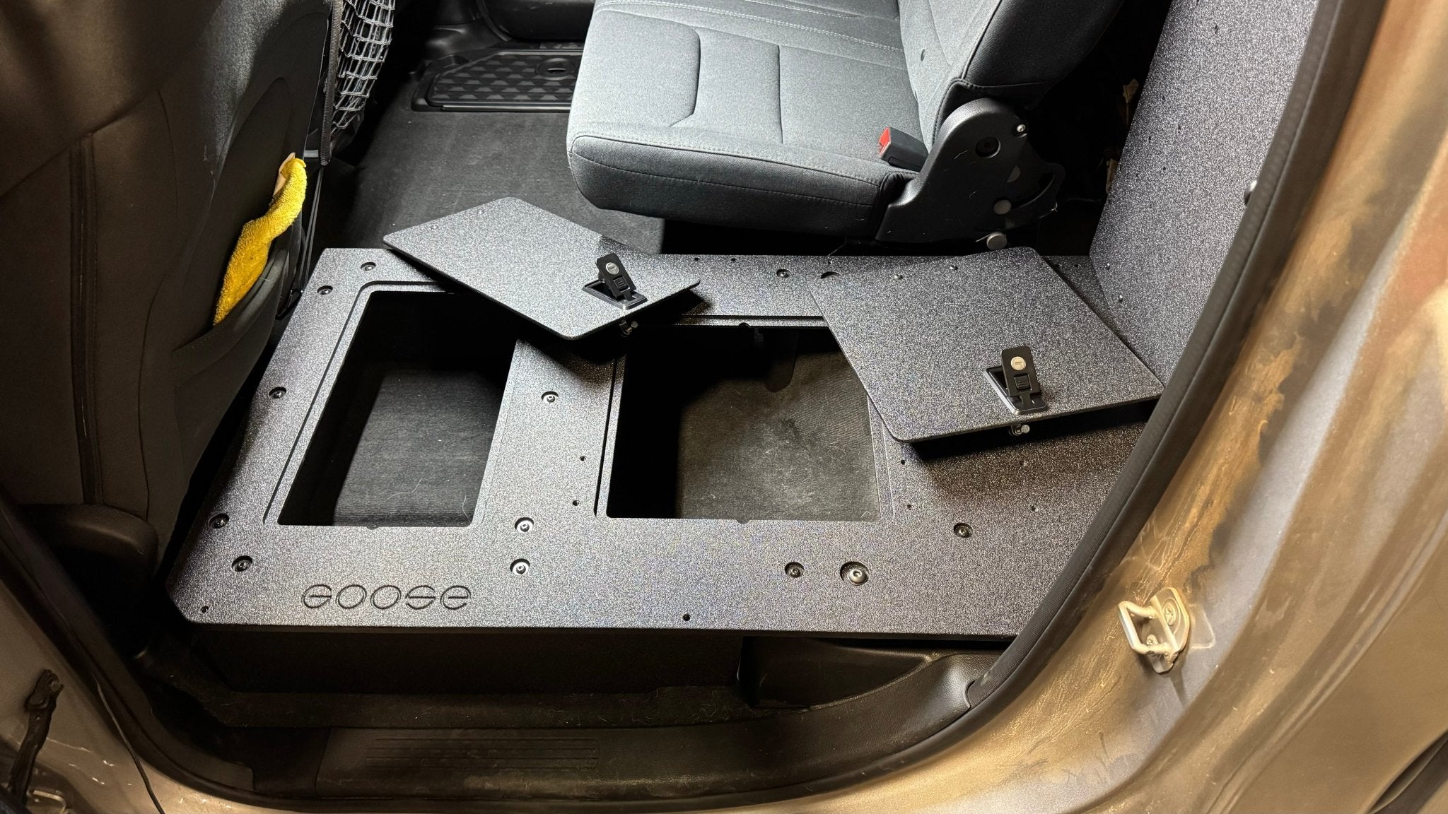 RAM - 1500 - 2019-Presente - 5.ª generación - Cabina doble - Serie Explore - Sistema de placa de eliminación del asiento de la segunda fila