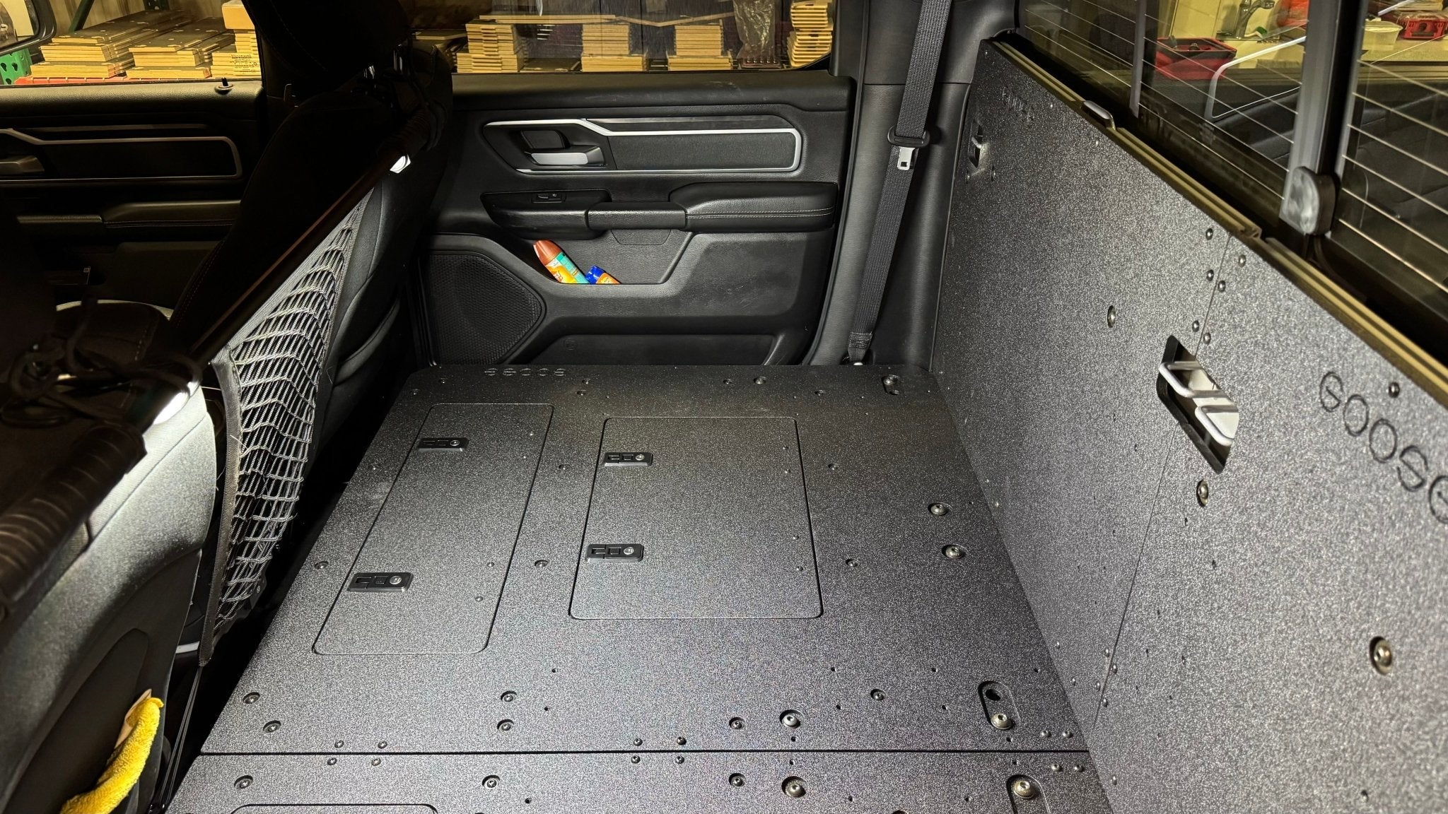 RAM - 1500 - 2019-Presente - 5.ª generación - Cabina doble - Serie Explore - Sistema de placa de eliminación del asiento de la segunda fila