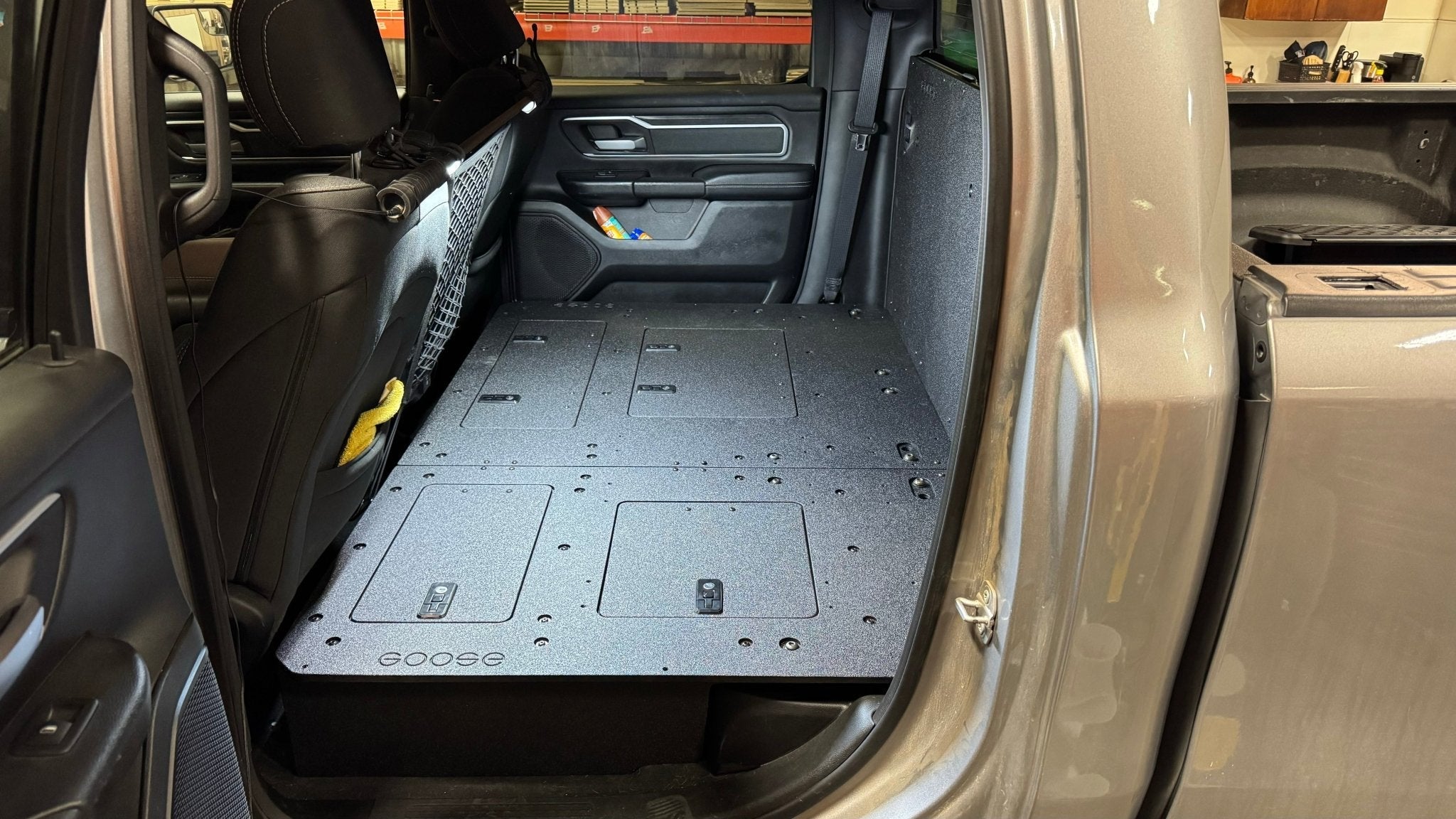 RAM - 1500 - 2019-Presente - 5.ª generación - Cabina doble - Serie Explore - Sistema de placa de eliminación del asiento de la segunda fila