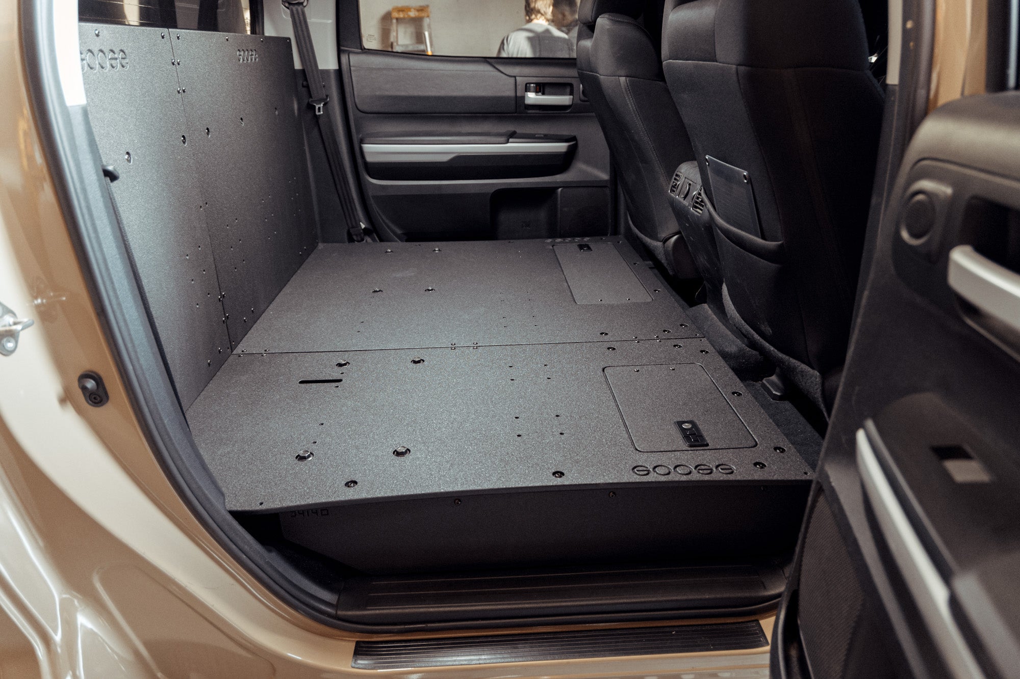 Toyota Tundra 2014-2021 2.5 Gen. CrewMax: sistema de placa de eliminación del asiento de la segunda fila