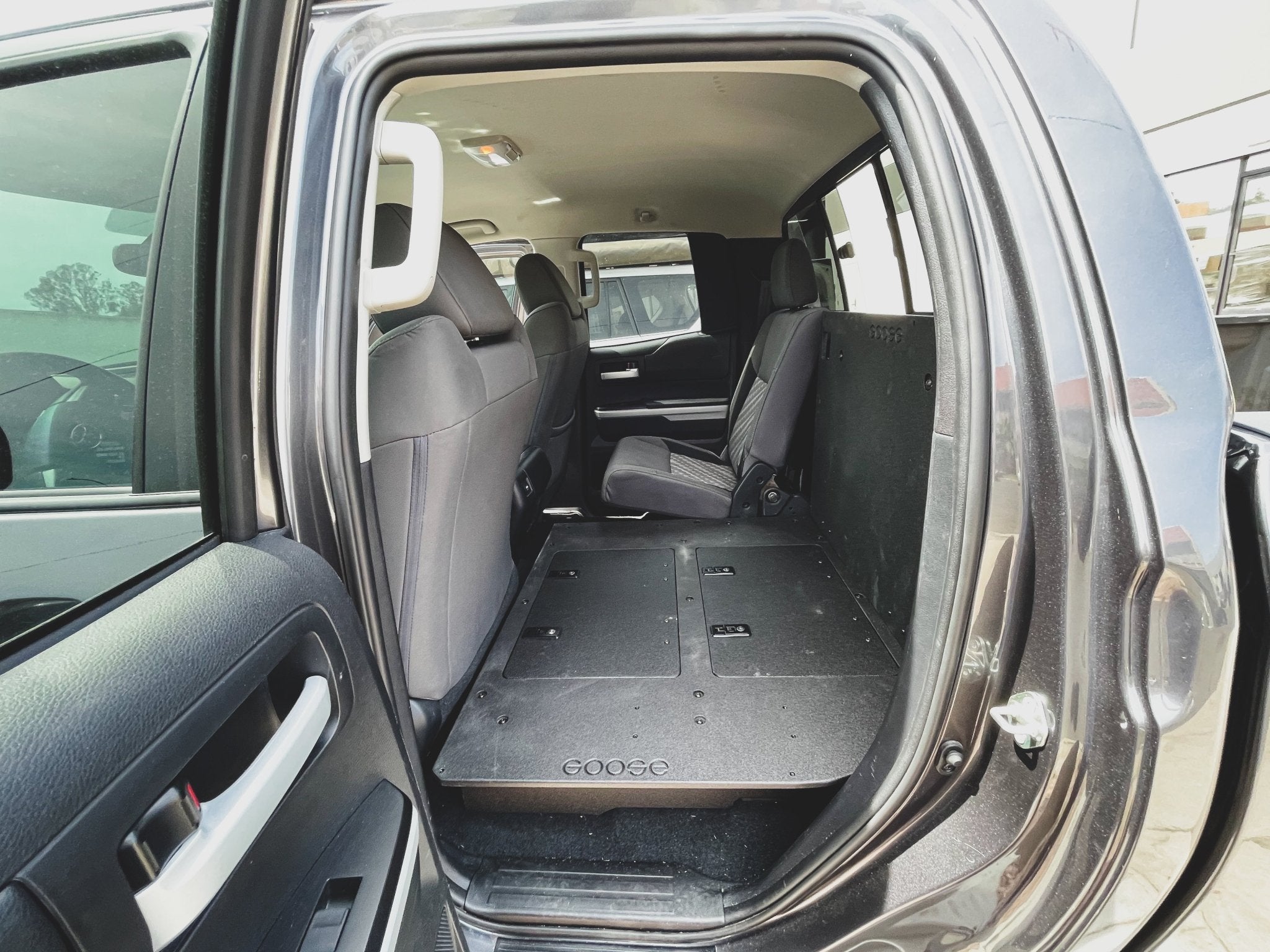 Toyota Tundra 2014-2021 2.5 Gen. Cabina doble: sistema de placa de eliminación del asiento de la segunda fila