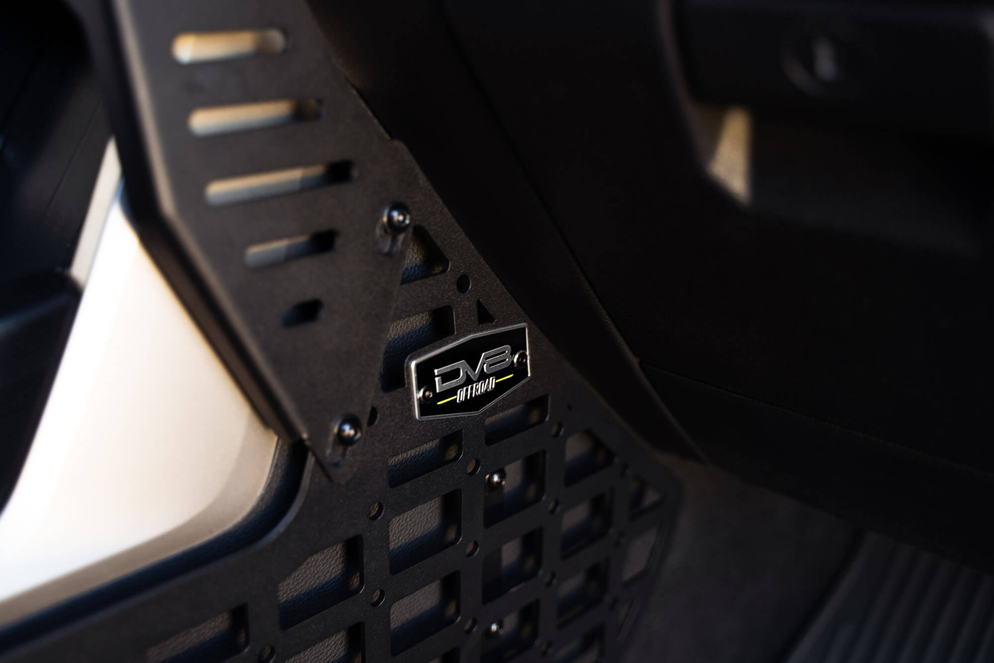 tundra-center-console-molle-panels-device-mount - NVMOS