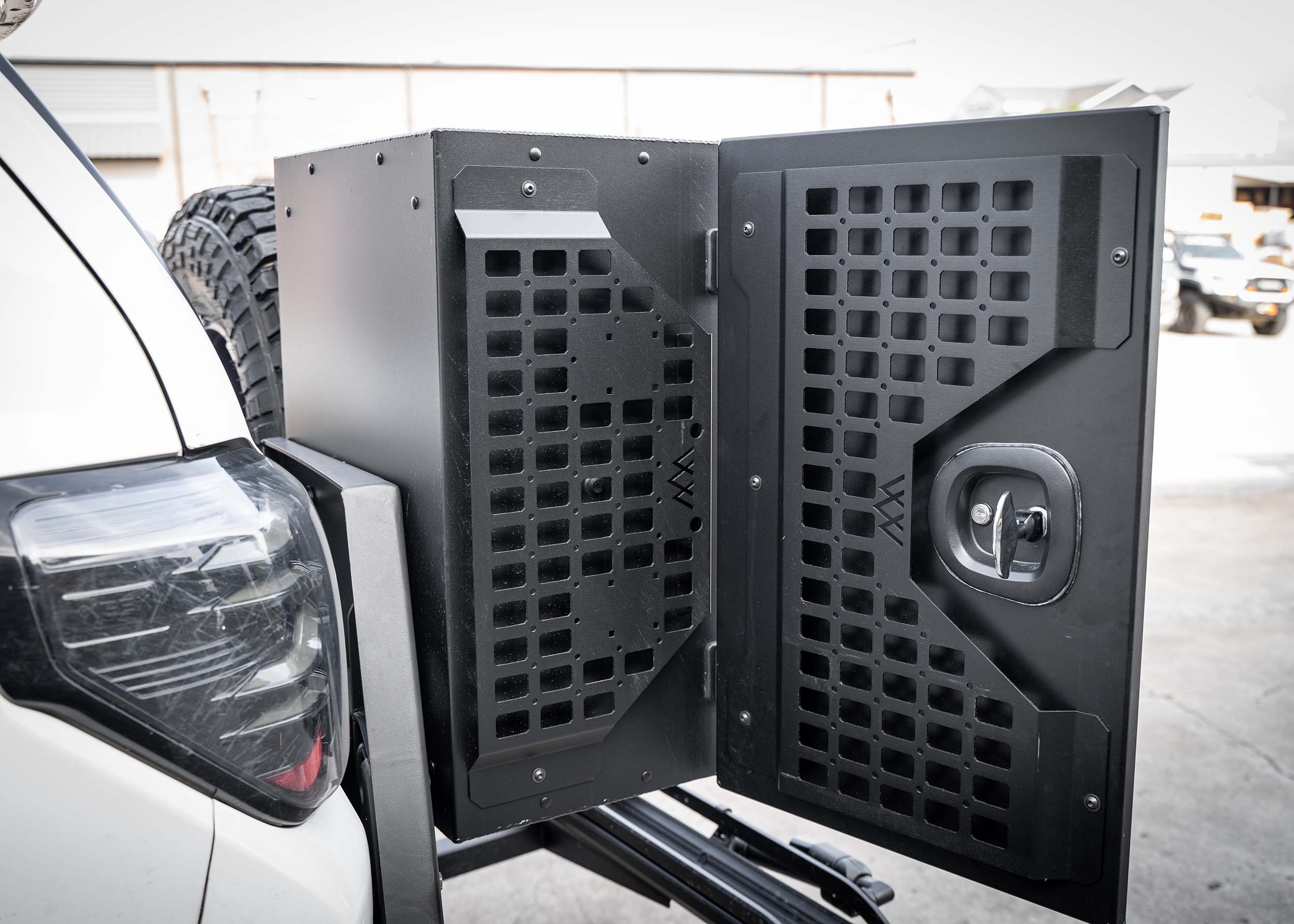 Backwoods Universal Adventure Storage Box (19x28x15)